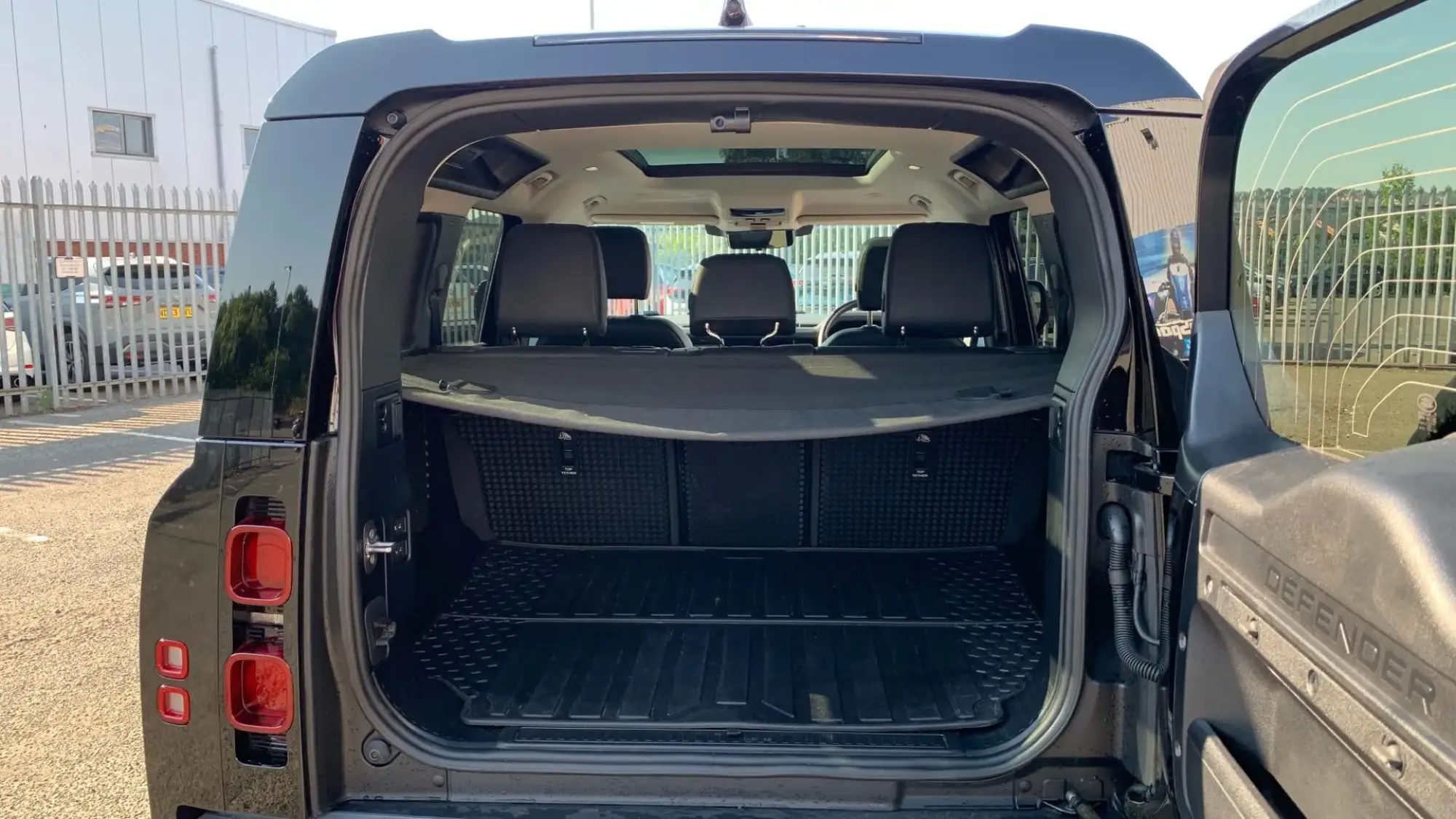 Land Rover Defender 110 Image 13