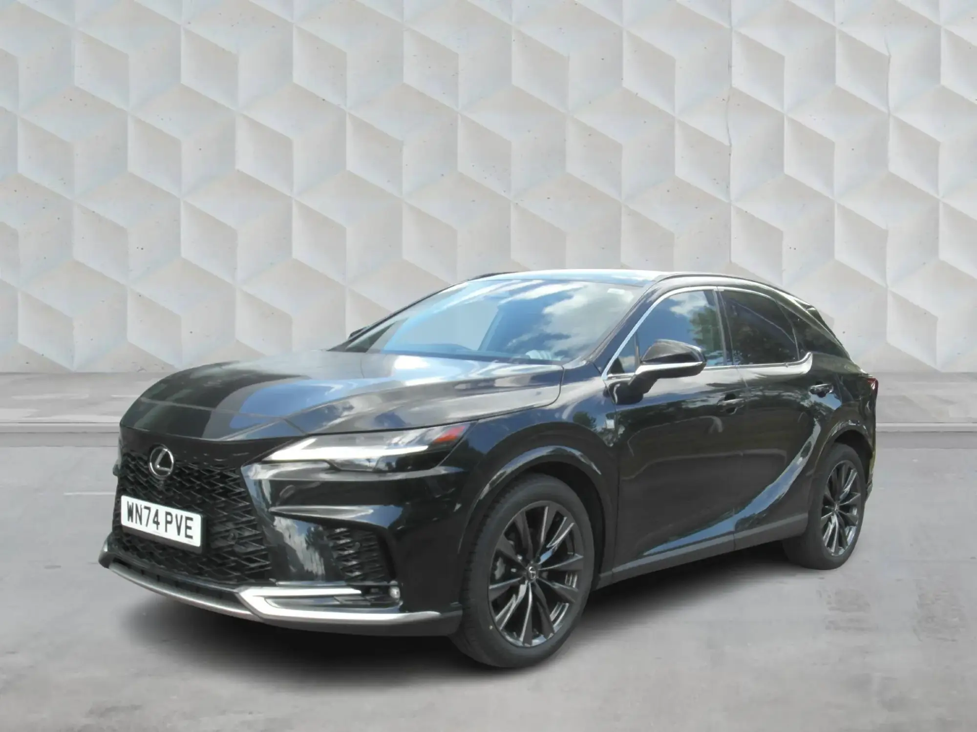 Lexus RX Plug-In Hybrid Image 3 Lexus RX Plug-In Hybrid Image 3