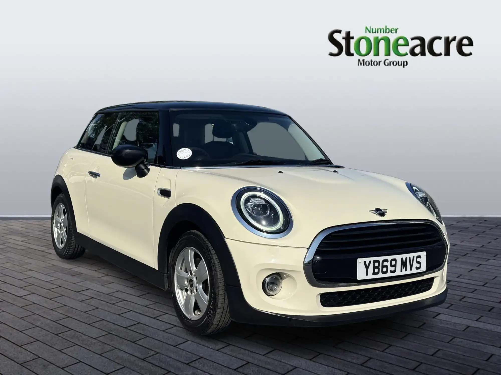 MINI Hatch 1.5 Cooper Classic II 3dr YB69MVS Image 1