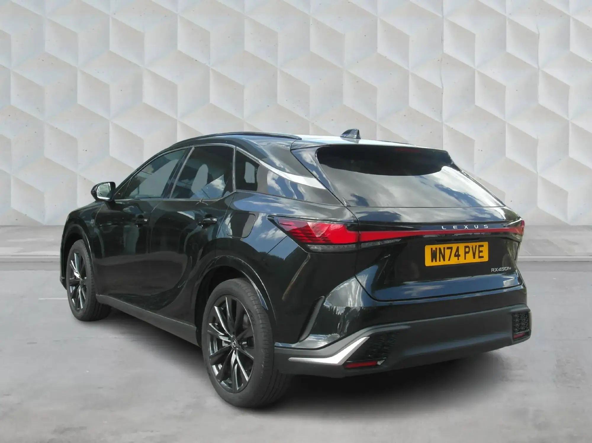Lexus RX Plug-In Hybrid Image 4 Lexus RX Plug-In Hybrid Image 4
