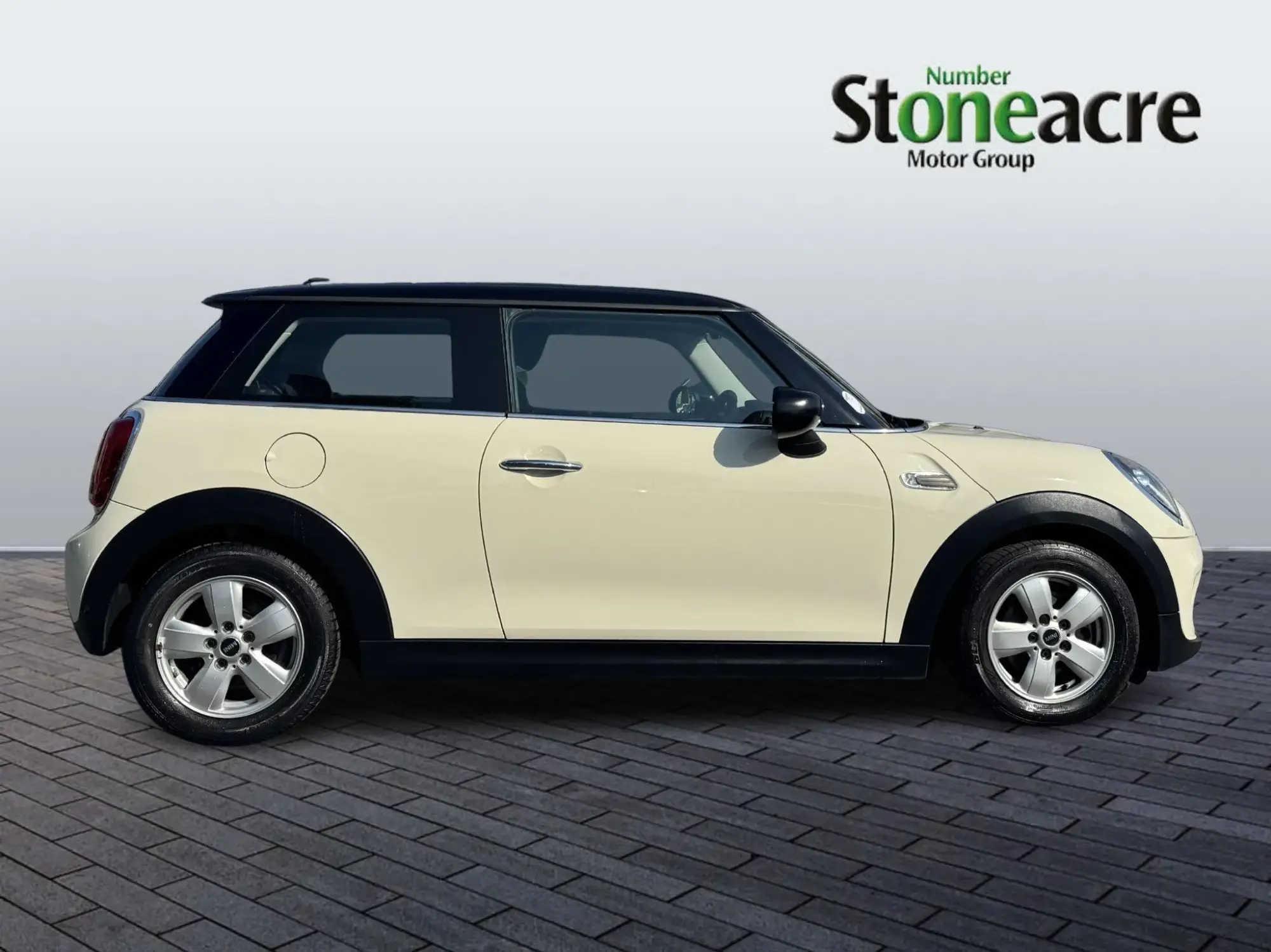 MINI Hatch 1.5 Cooper Classic II 3dr YB69MVS Image 2