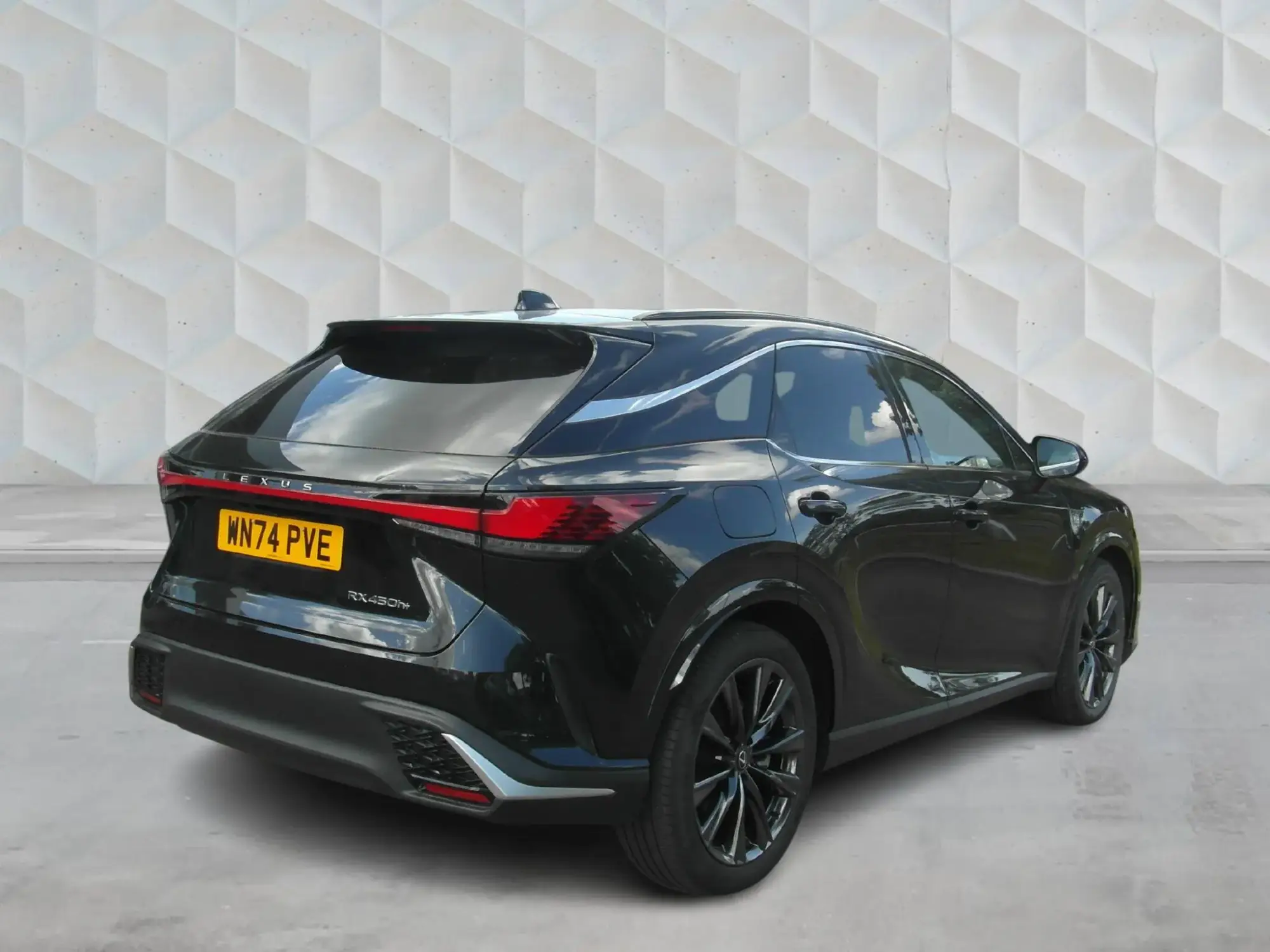 Lexus RX Plug-In Hybrid Image 8 Lexus RX Plug-In Hybrid Image 8