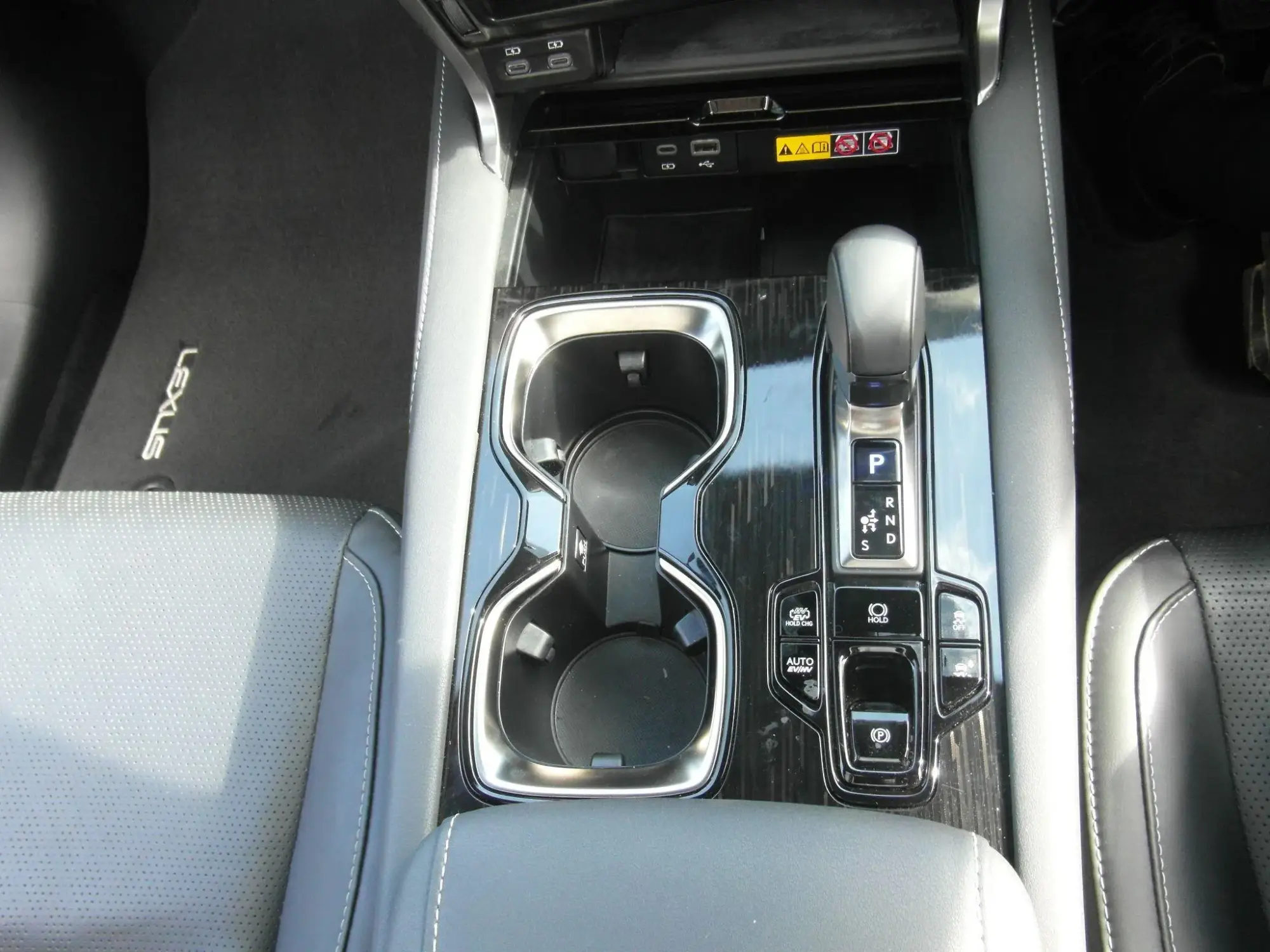 Lexus RX Plug-In Hybrid Image 9 Lexus RX Plug-In Hybrid Image 9