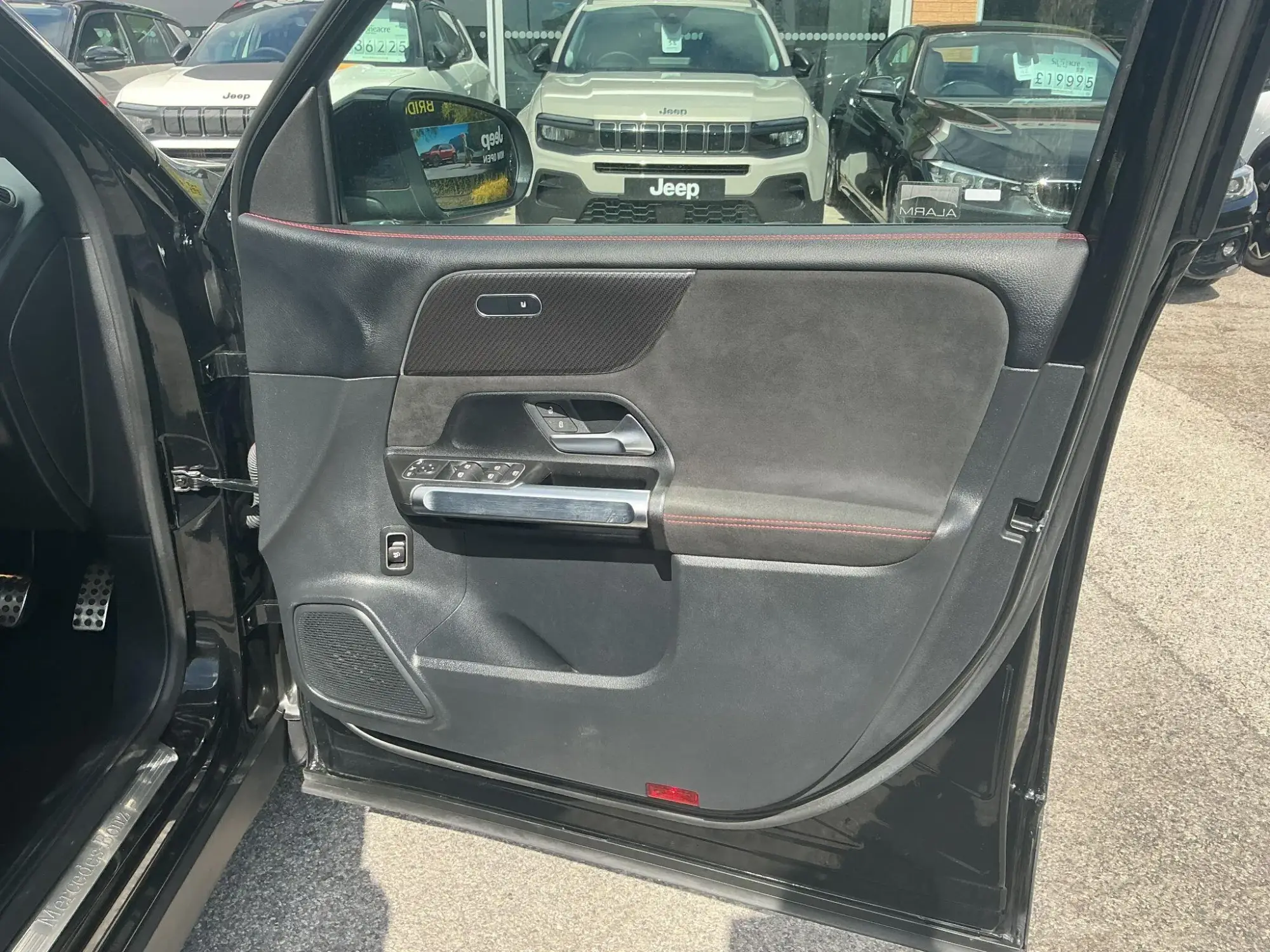 Mercedes-Benz GLB Image 31 Mercedes-Benz GLB Image 31
