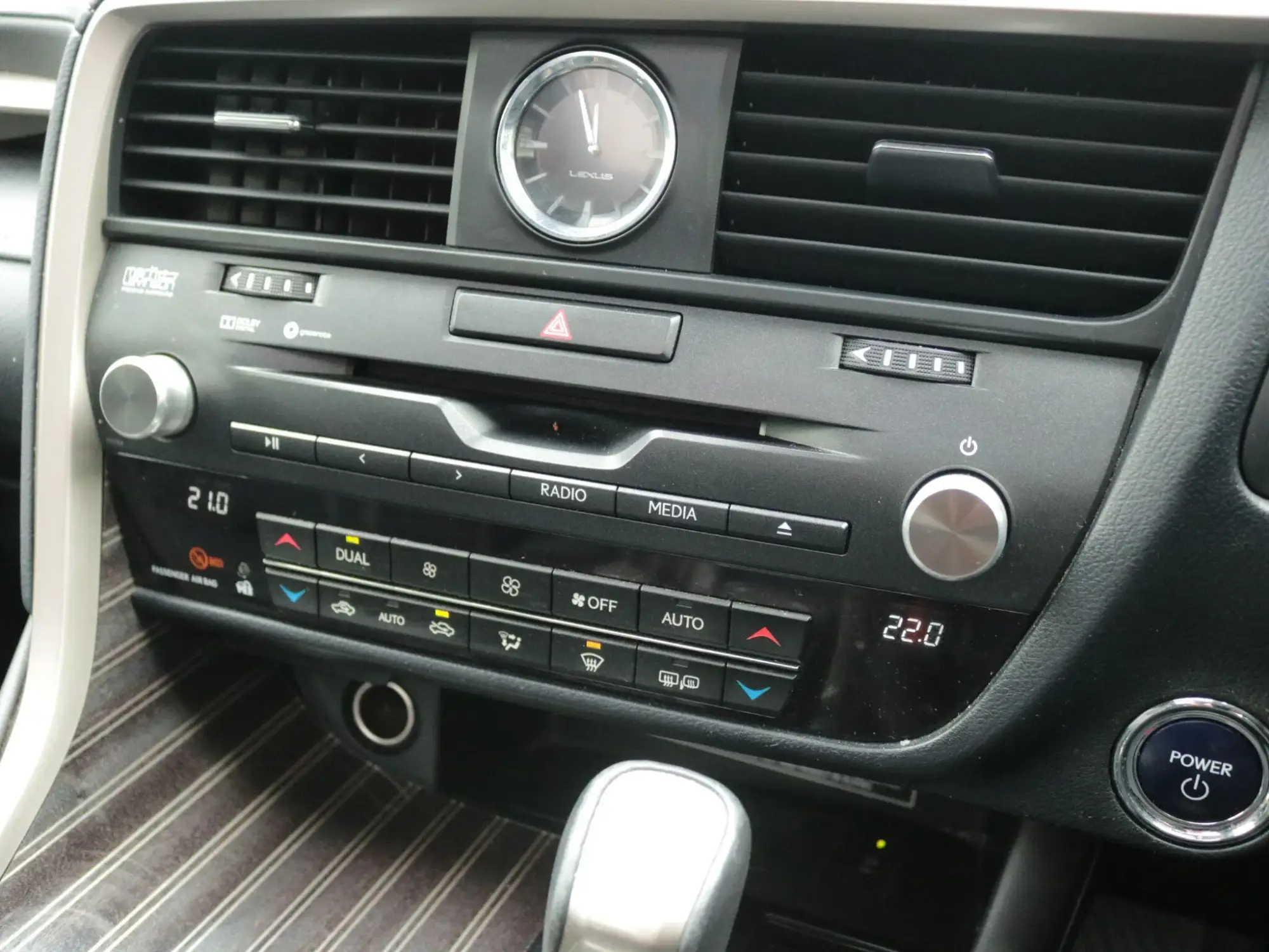Lexus RX Image 25