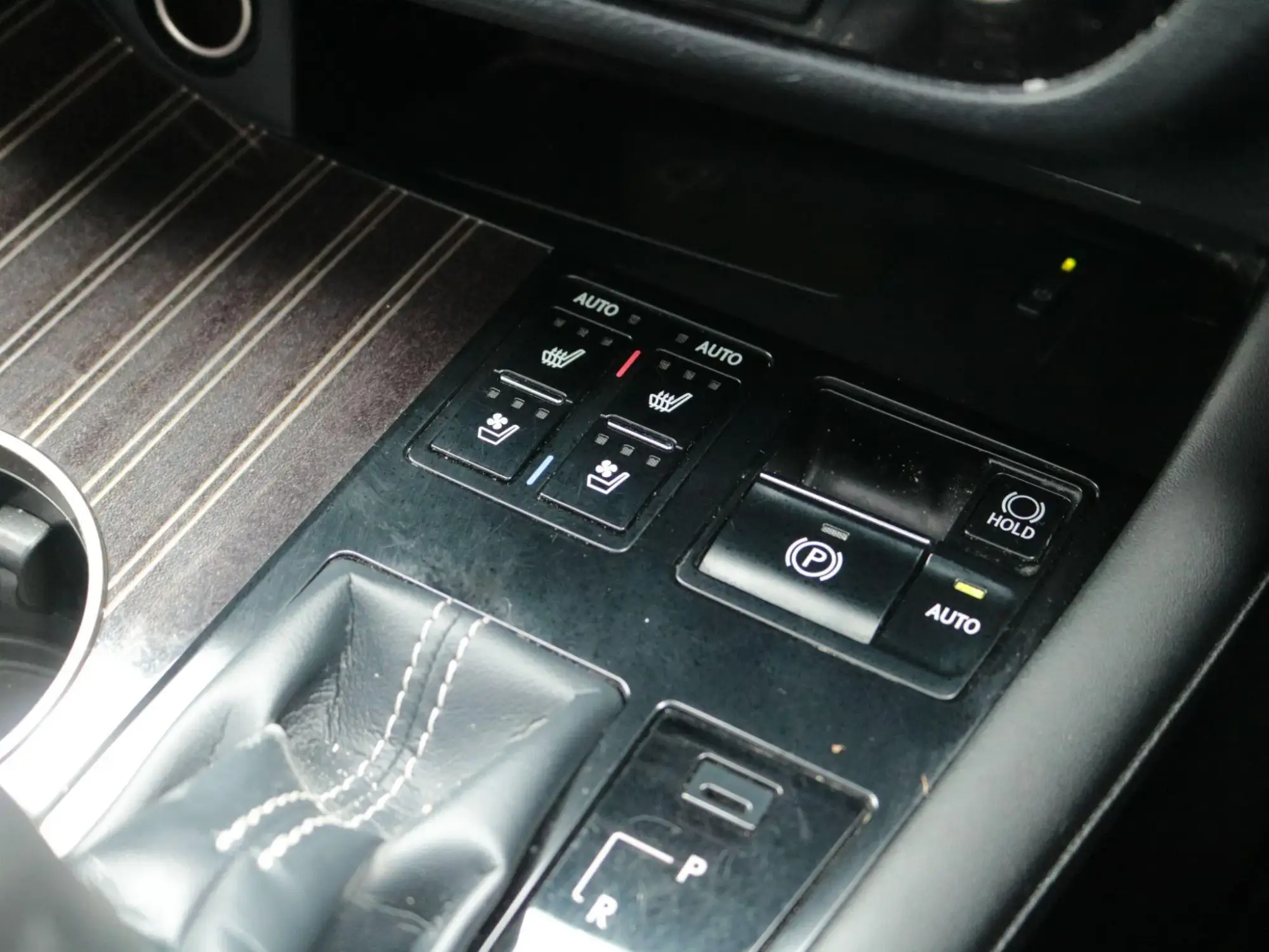 Lexus RX Image 26