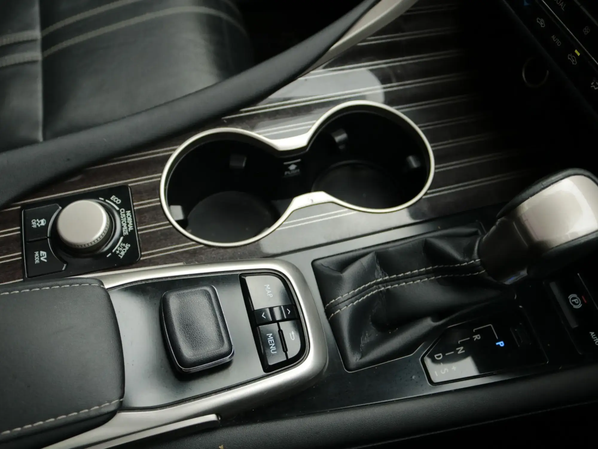 Lexus RX Image 27