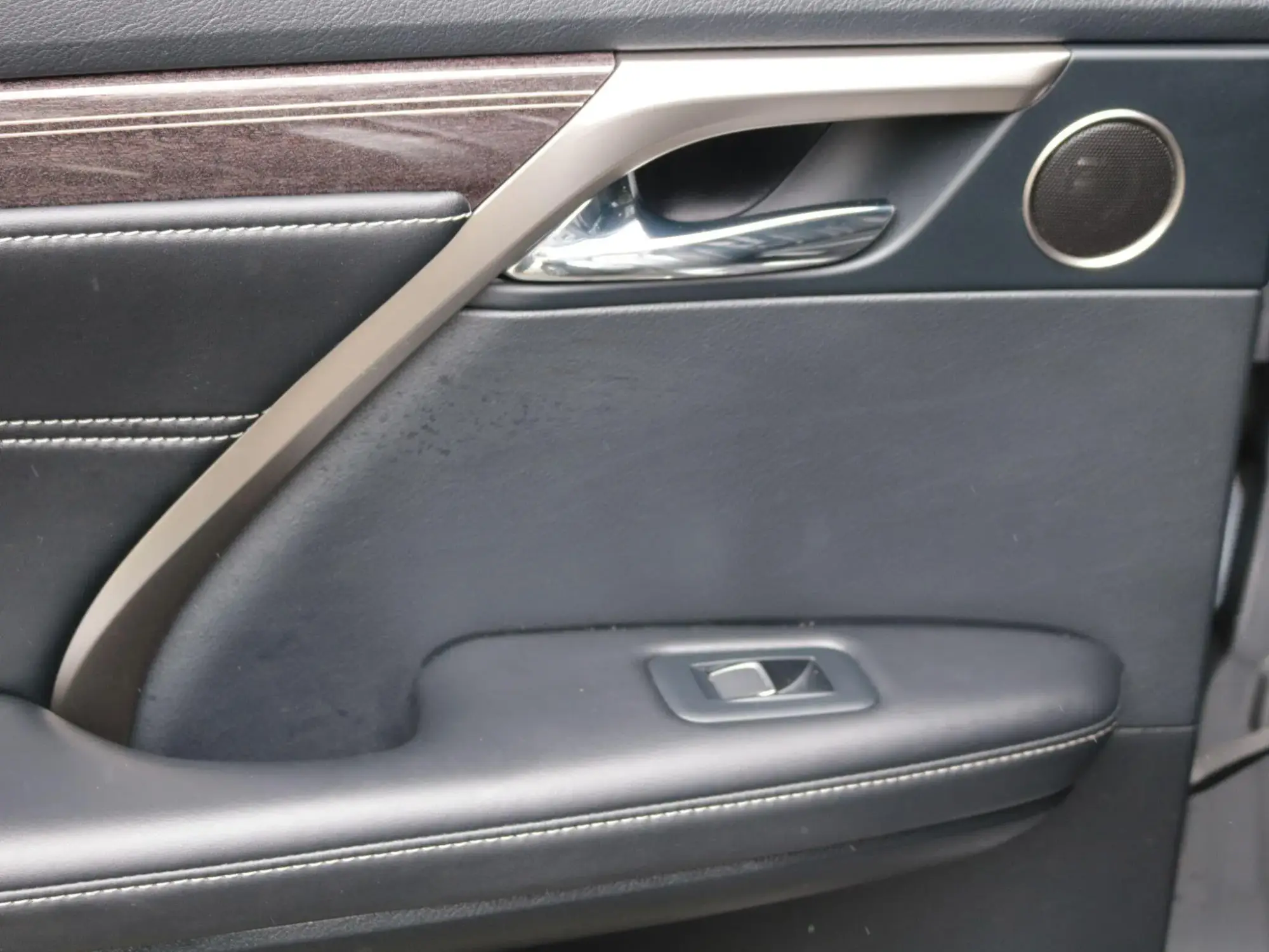 Lexus RX Image 31