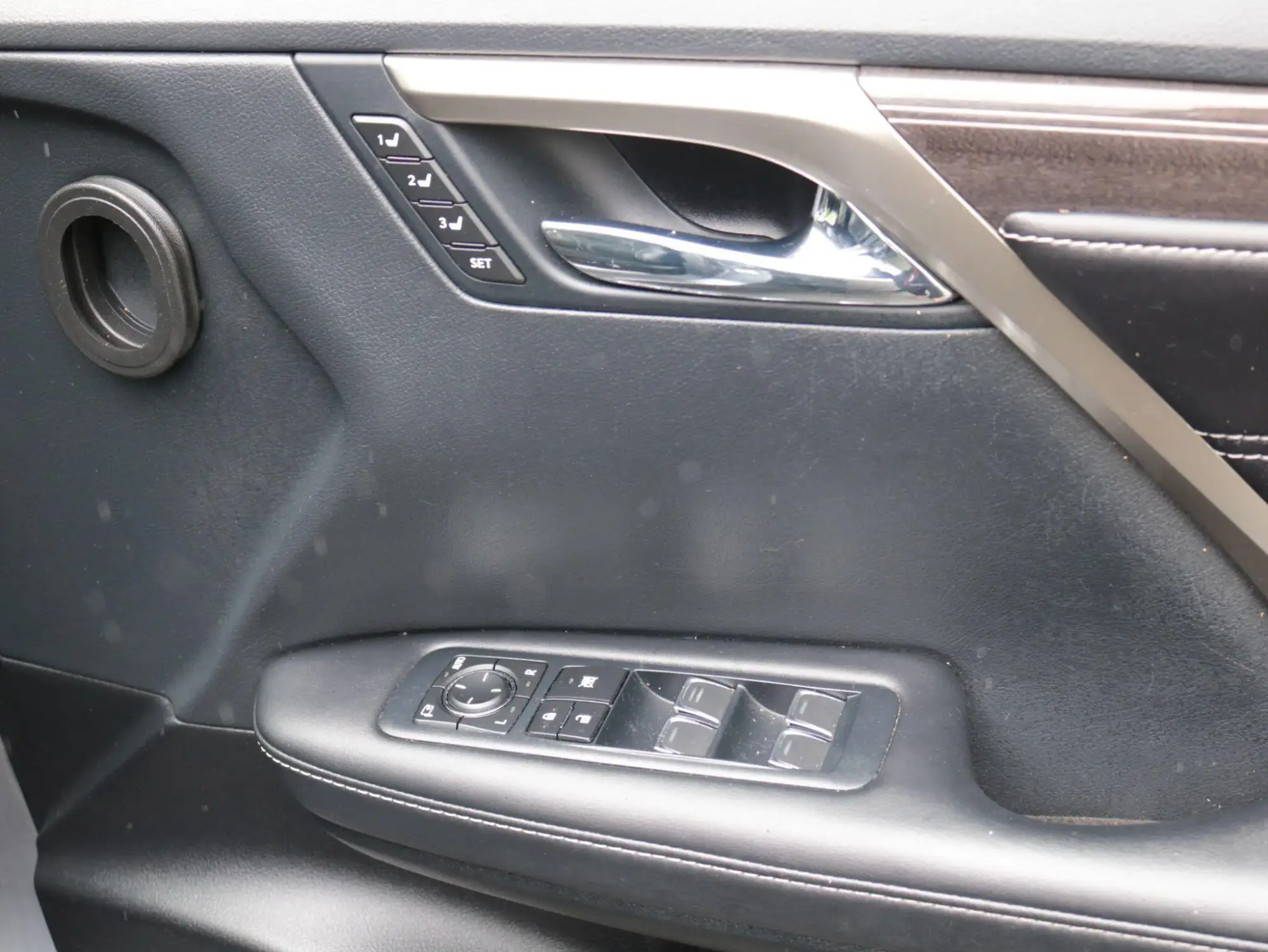 Lexus RX Image 33