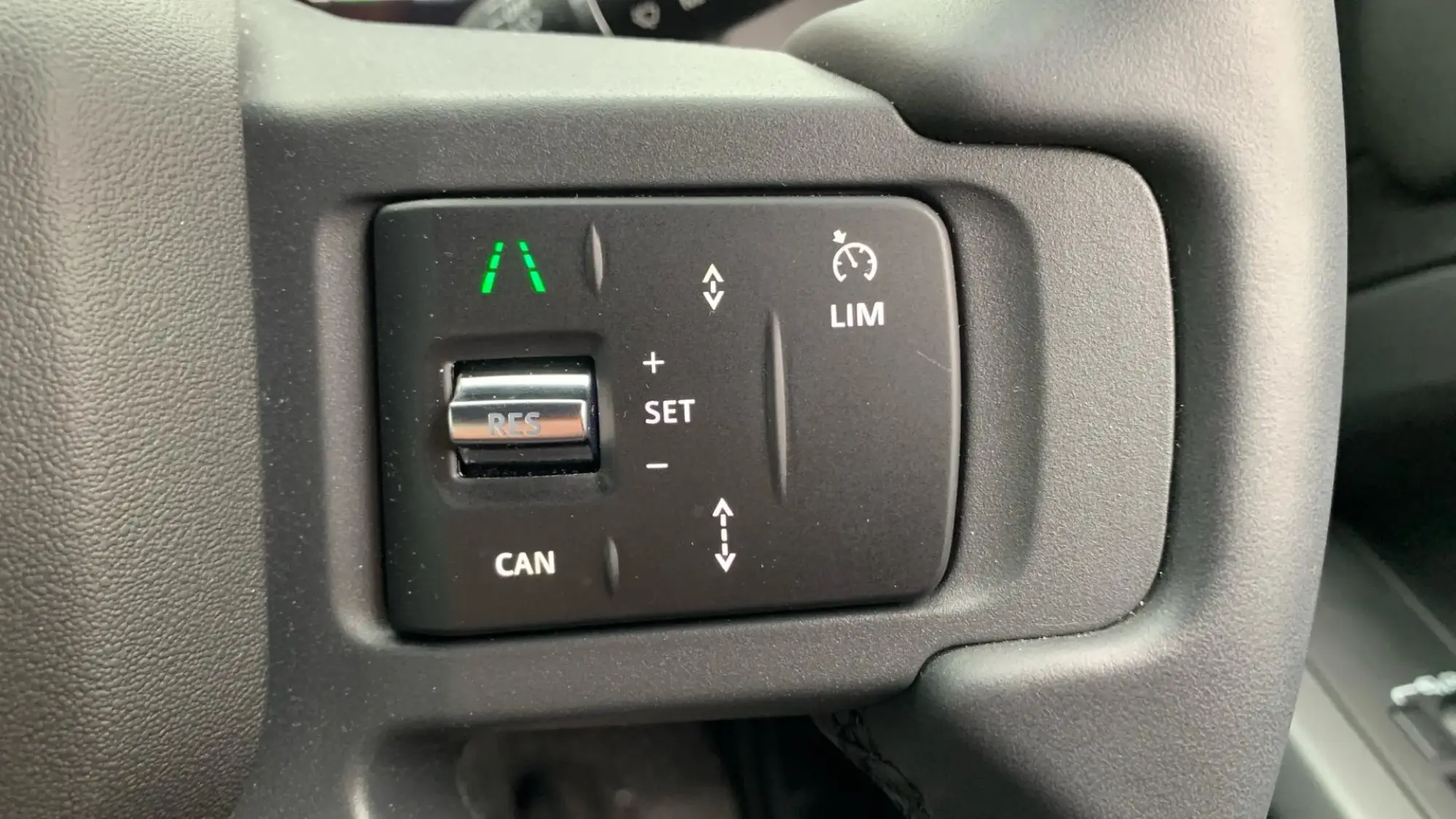 Land Rover Defender 110 Image 22