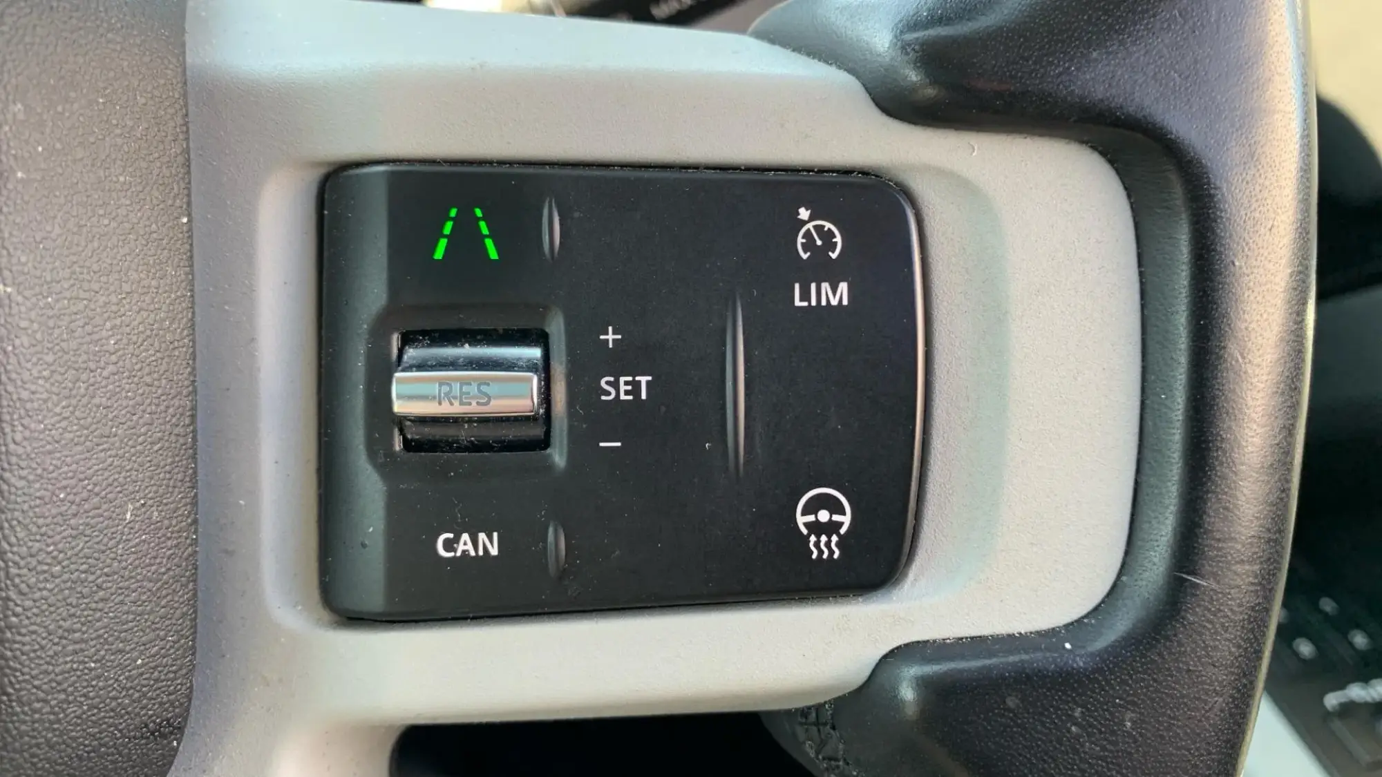 Land Rover Defender 110 Image 22