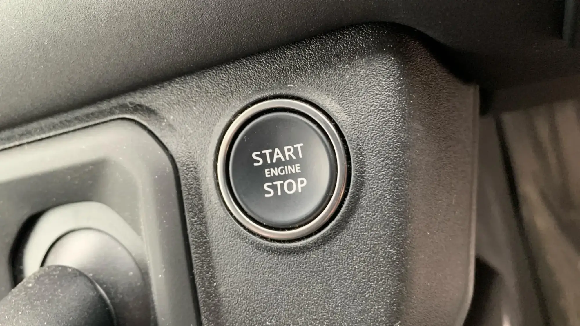 Land Rover Defender 110 Image 27