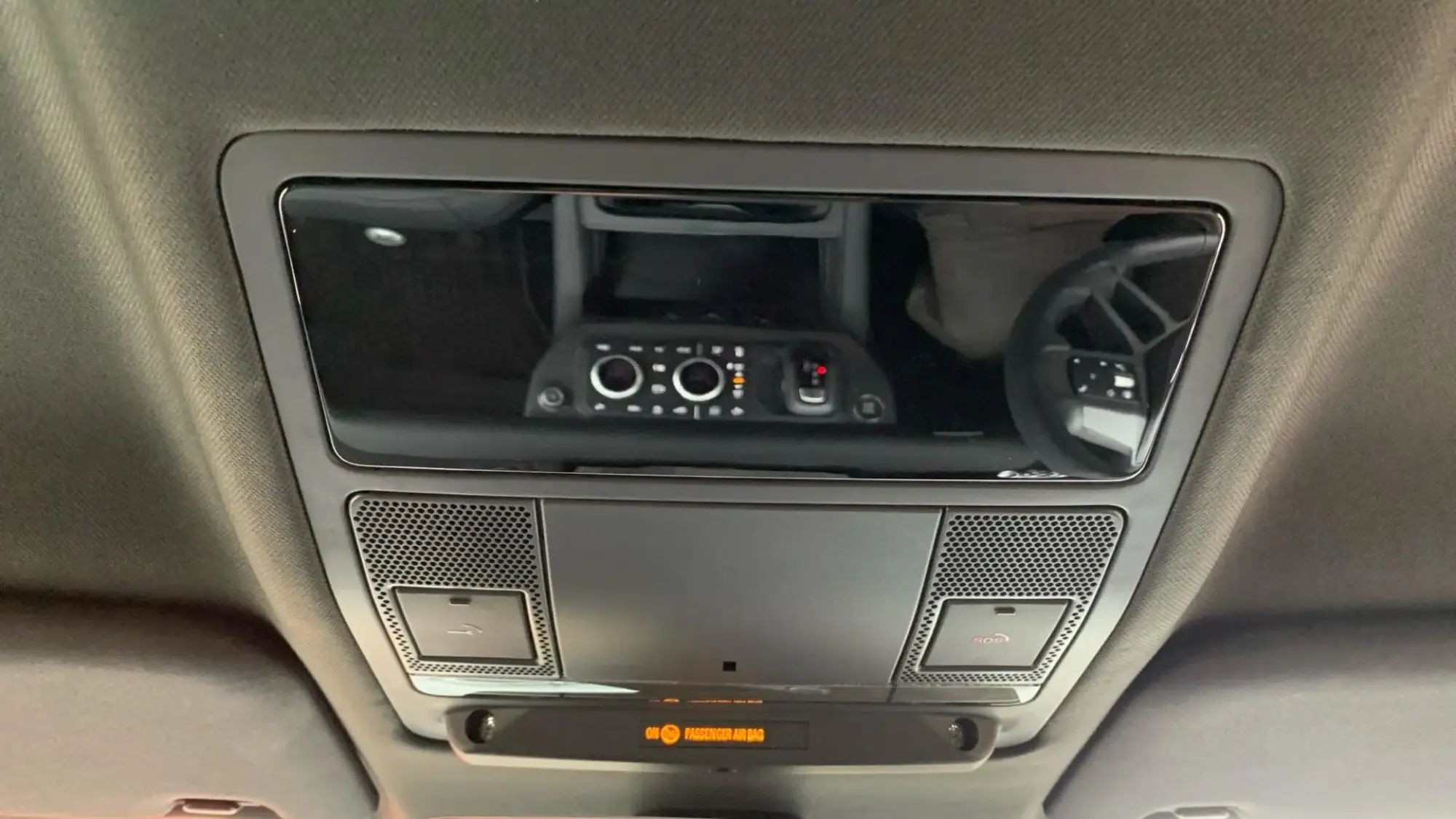 Land Rover Defender 110 Image 28