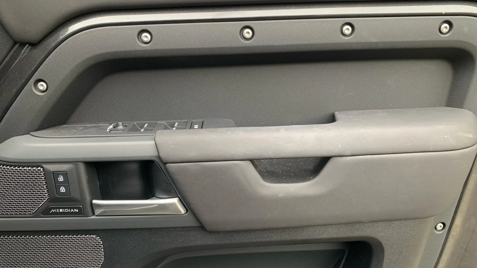 Land Rover Defender 110 Image 29