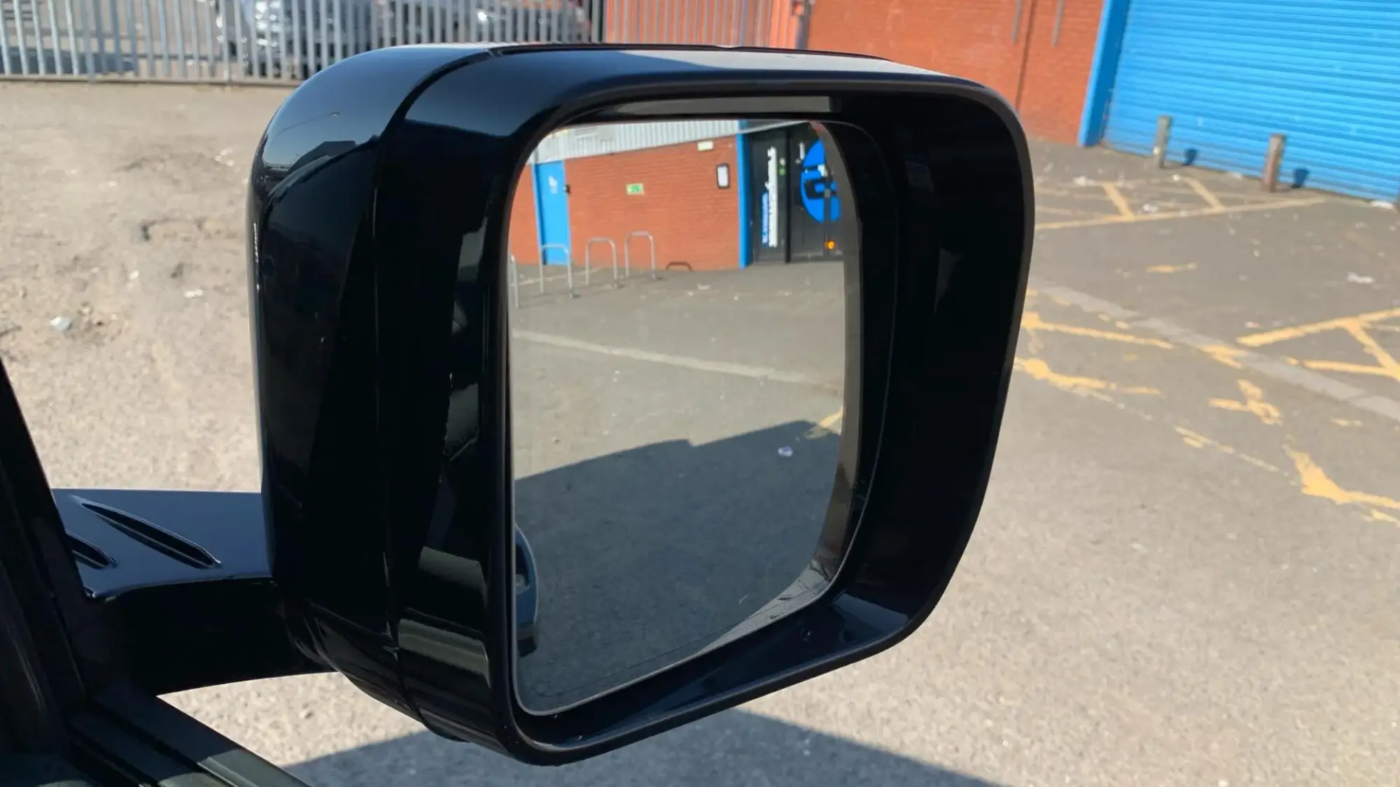 Land Rover Defender 110 Image 32
