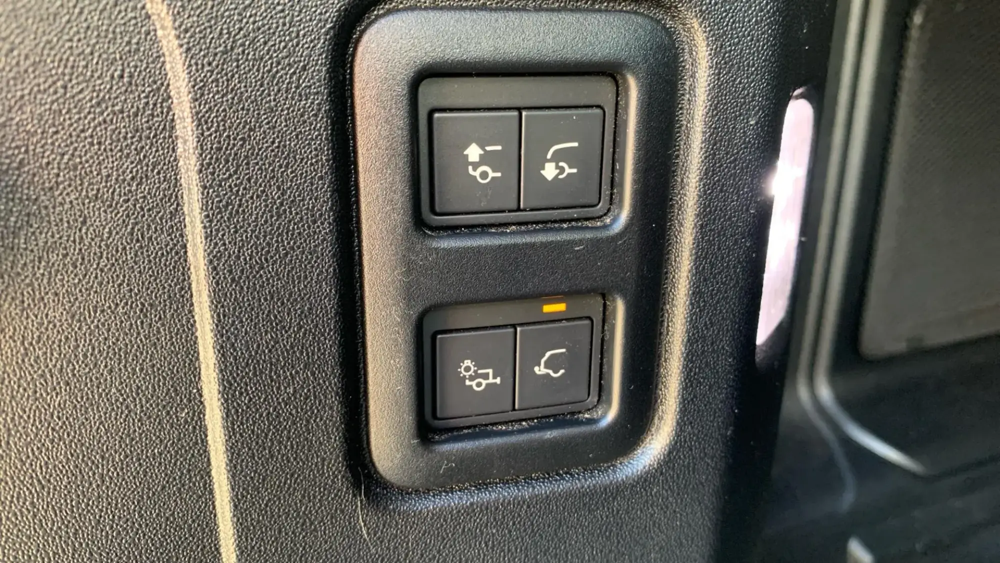 Land Rover Defender 110 Image 35