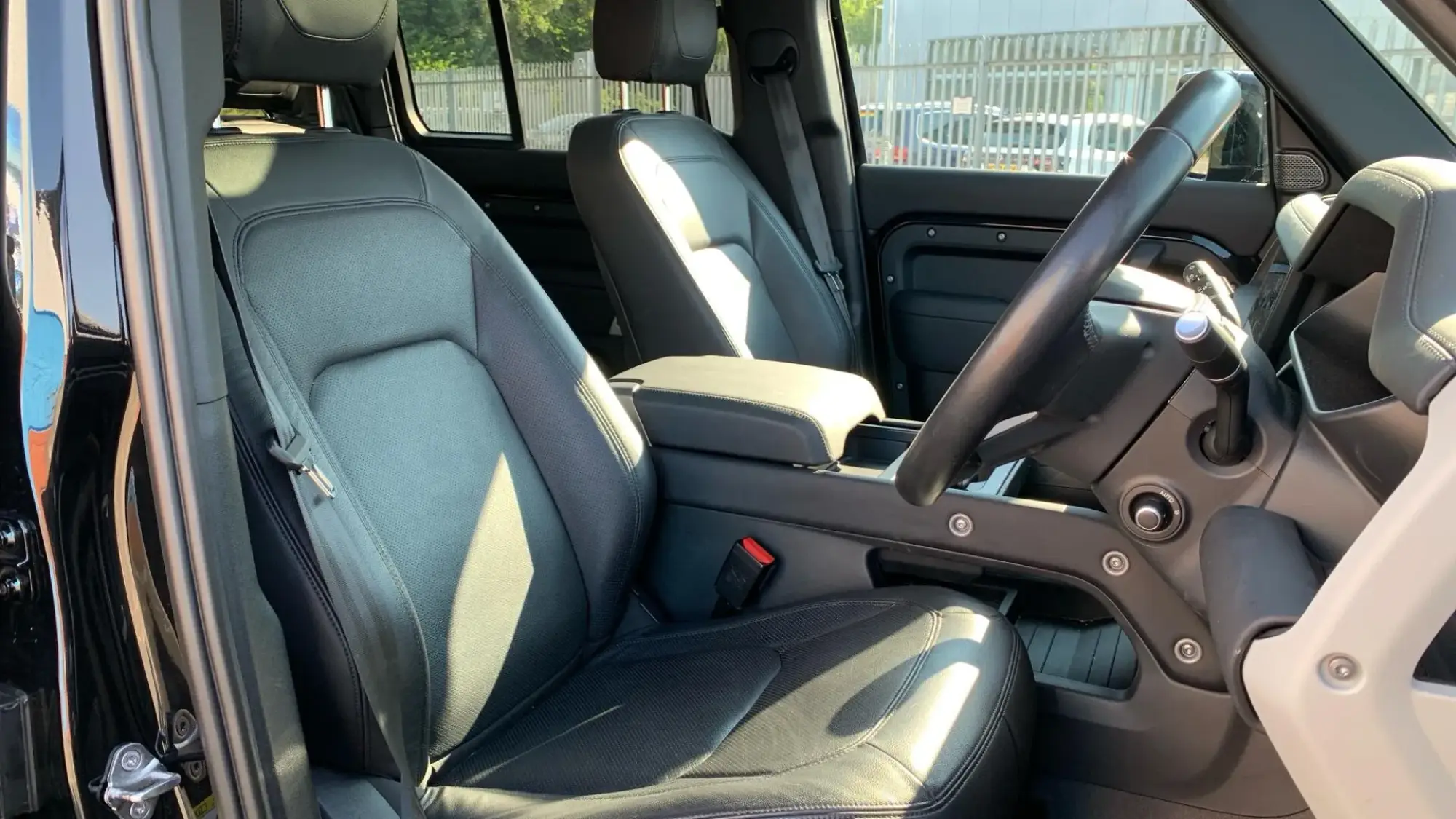 Land Rover Defender 110 Image 39