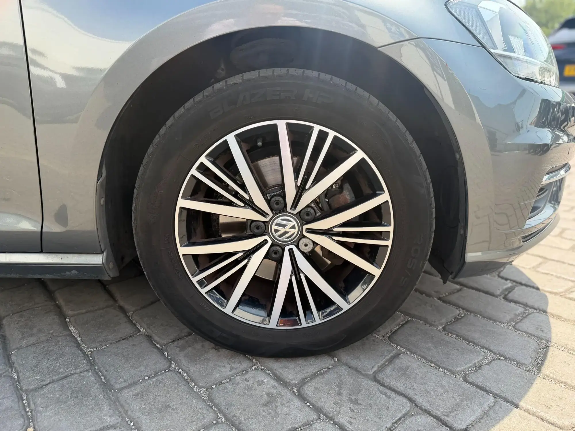 Volkswagen Golf Image 9