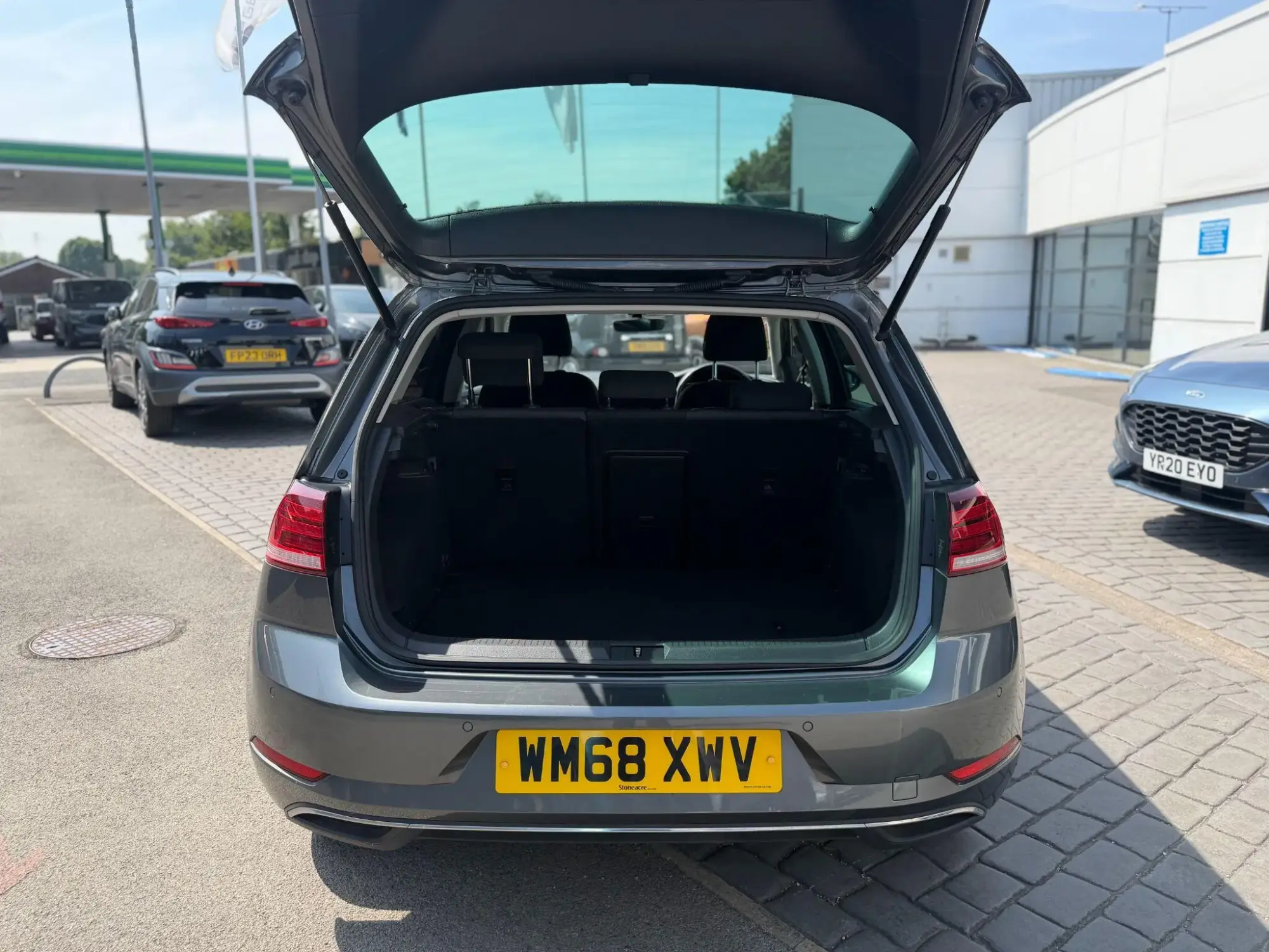 Volkswagen Golf Image 10