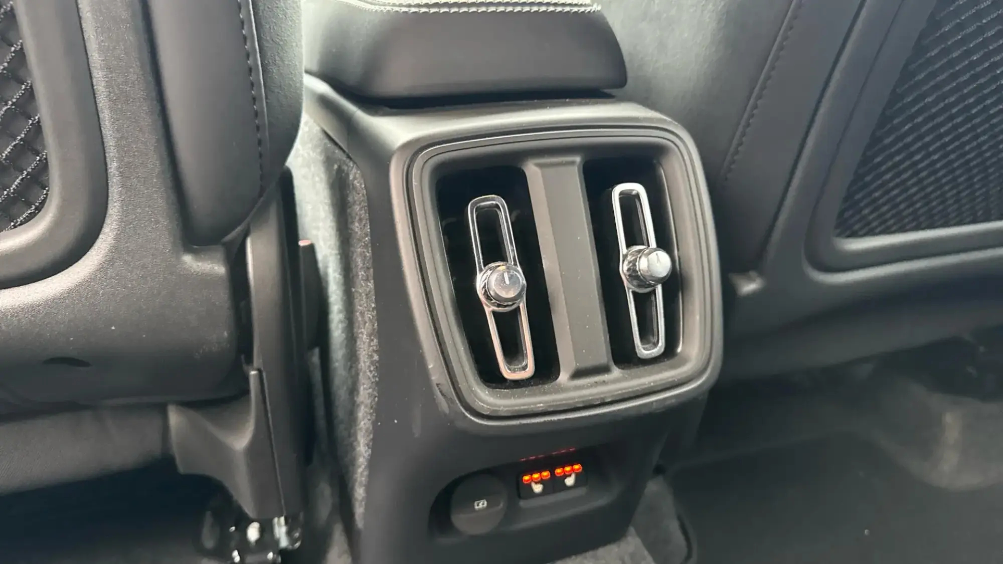 Volvo XC40 Image 30