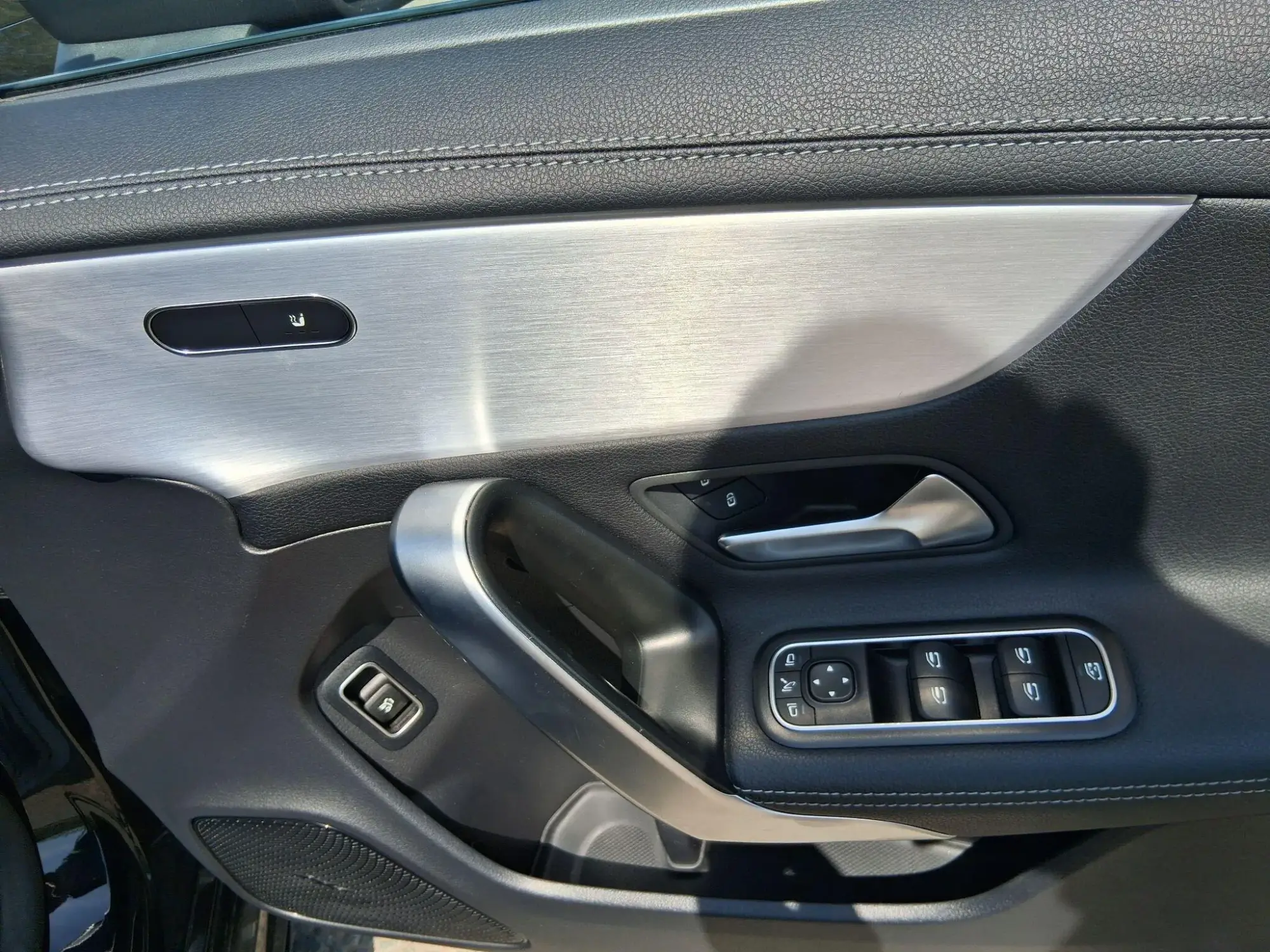 Mercedes-Benz CLA Image 10