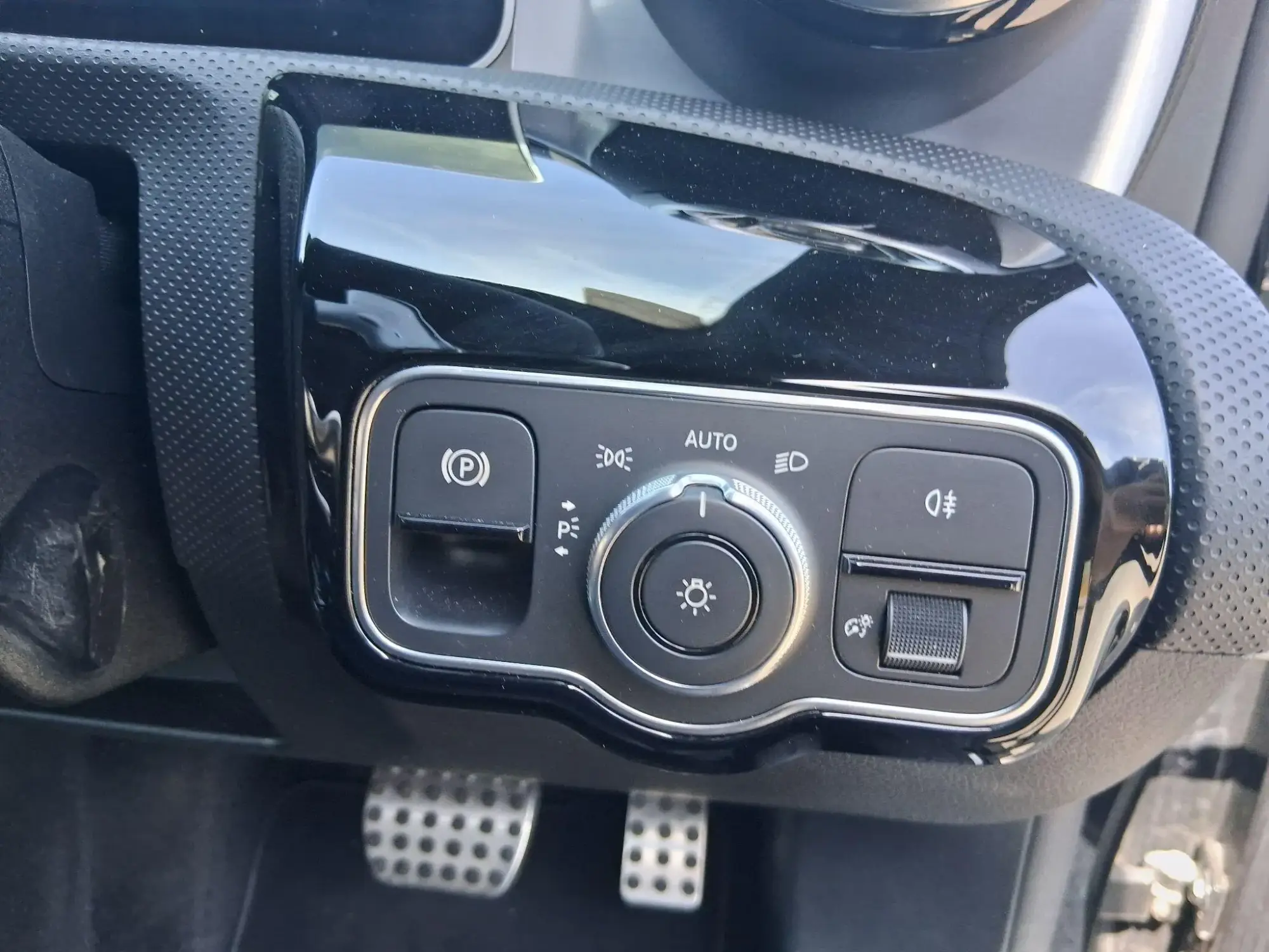 Mercedes-Benz CLA Image 13