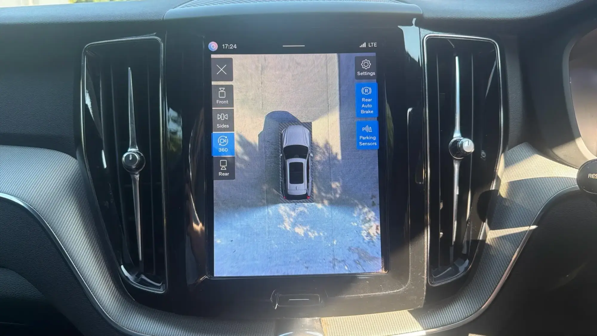Volvo XC60 Image 18