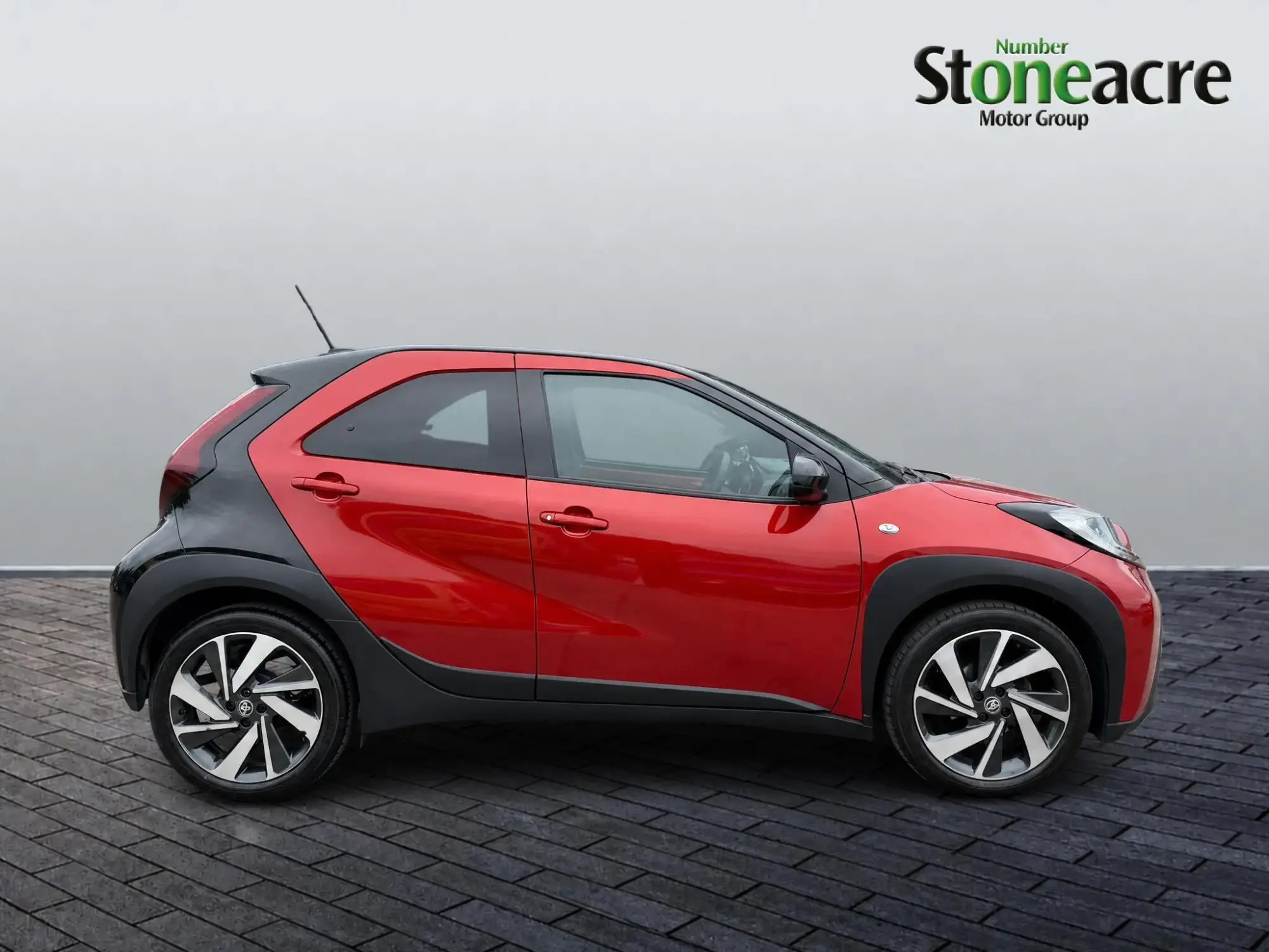 Toyota Aygo X 1.0 VVT-i Edge 5dr YY73PYP Image 2
