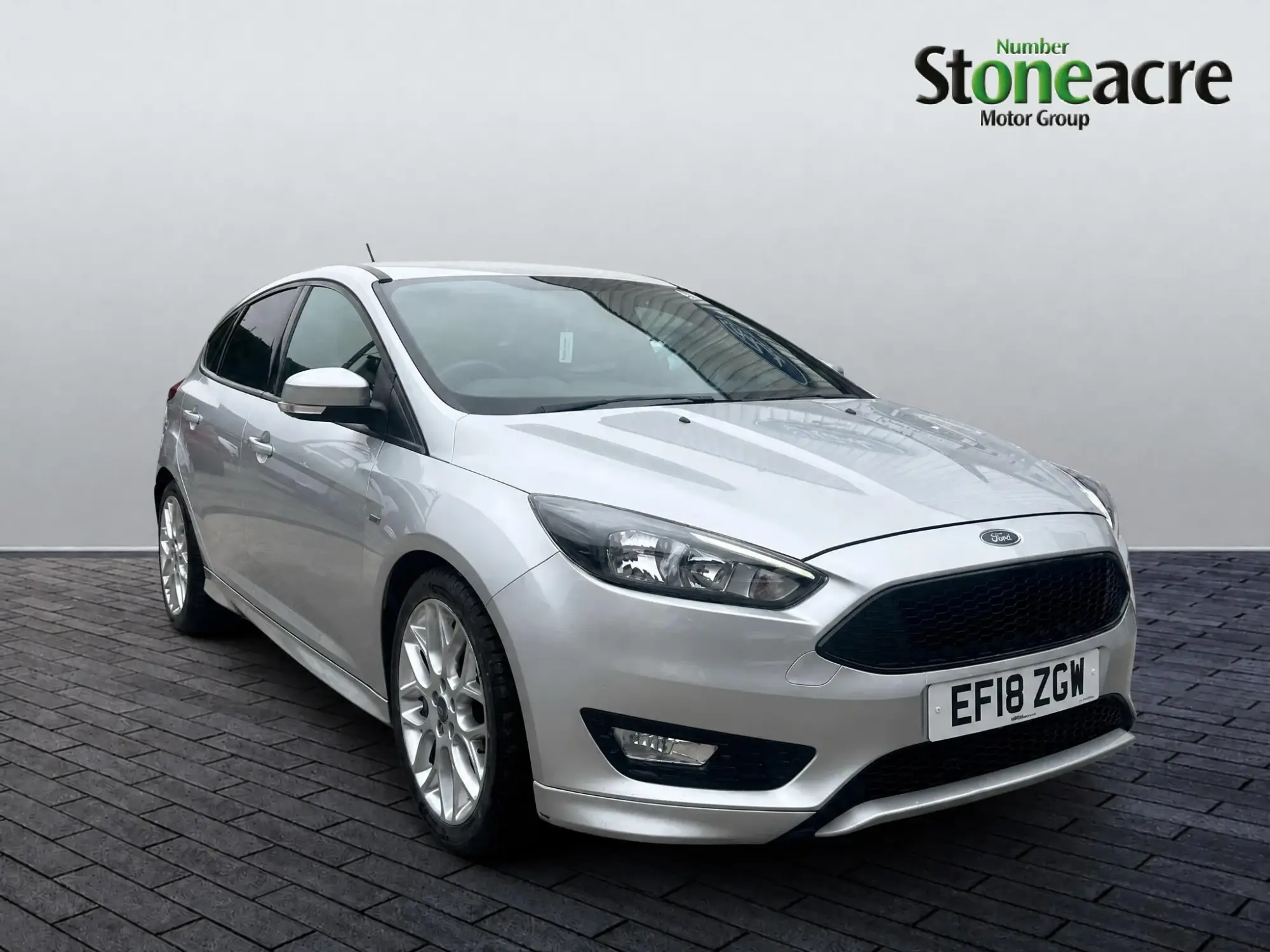 Ford Focus 1.0T EcoBoost ST-Line Euro 6 (s/s) 5dr EF18ZGW Image 1