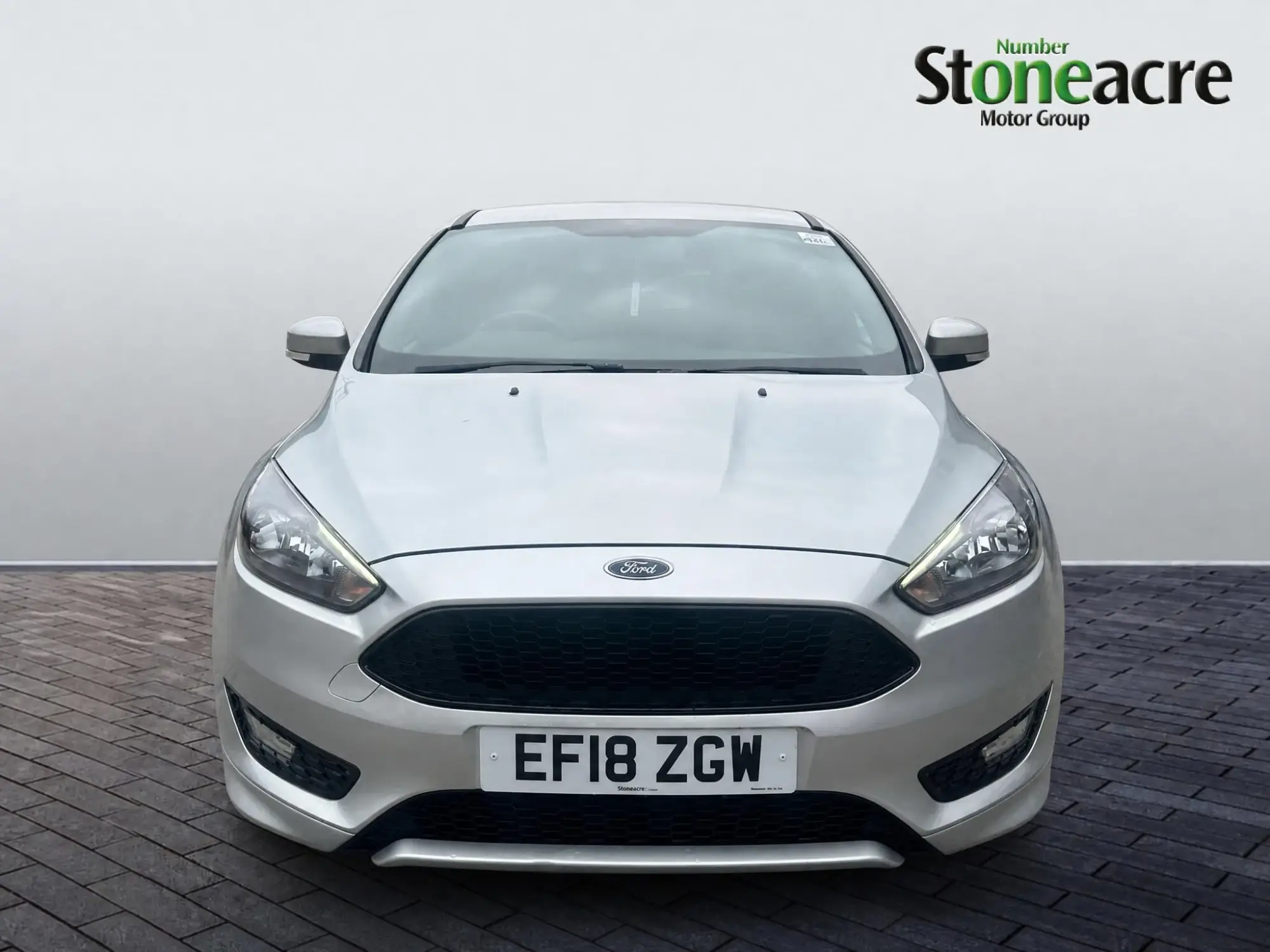 Ford Focus 1.0T EcoBoost ST-Line Euro 6 (s/s) 5dr EF18ZGW Image 2