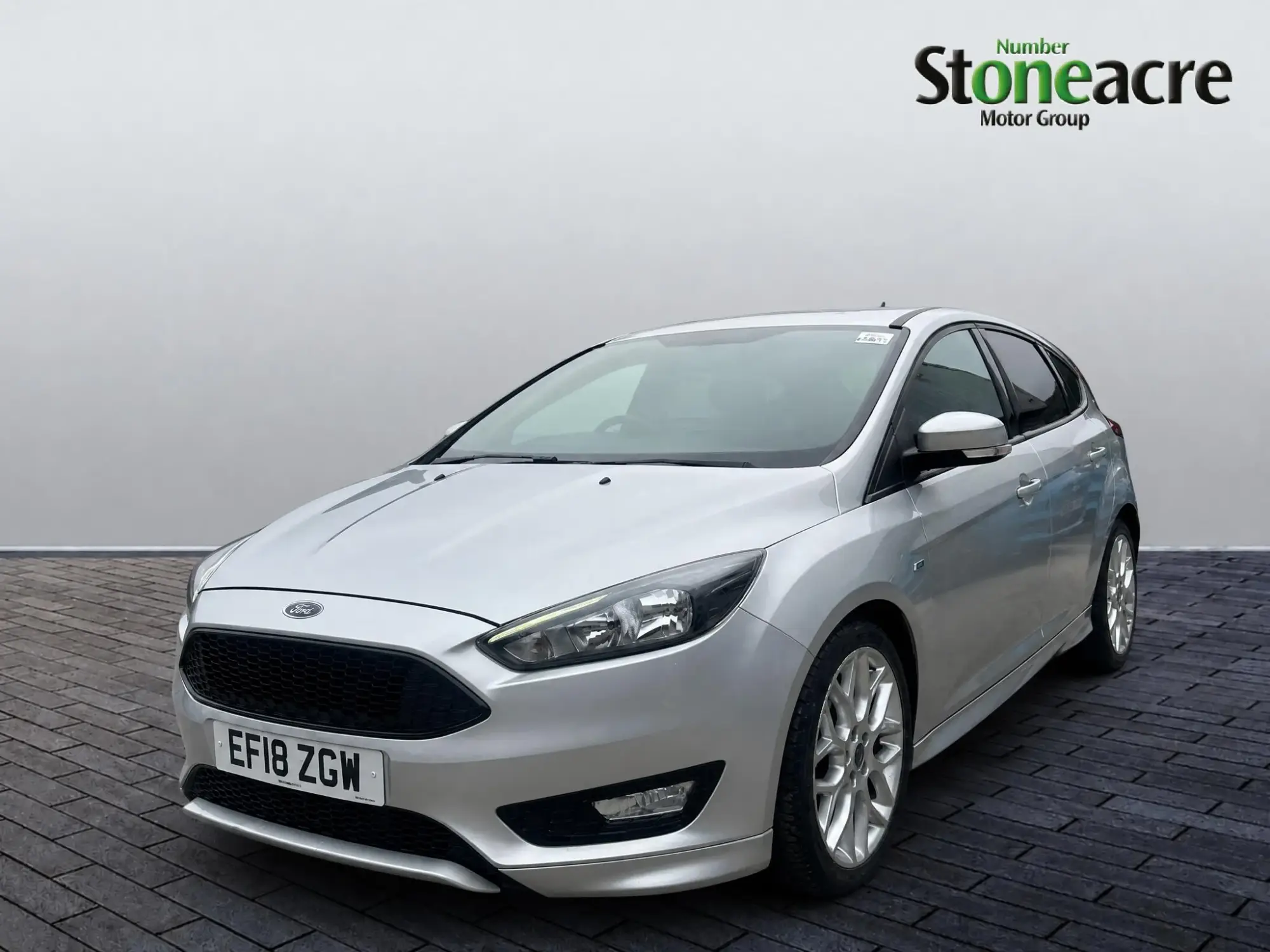 Ford Focus 1.0T EcoBoost ST-Line Euro 6 (s/s) 5dr EF18ZGW Image 3