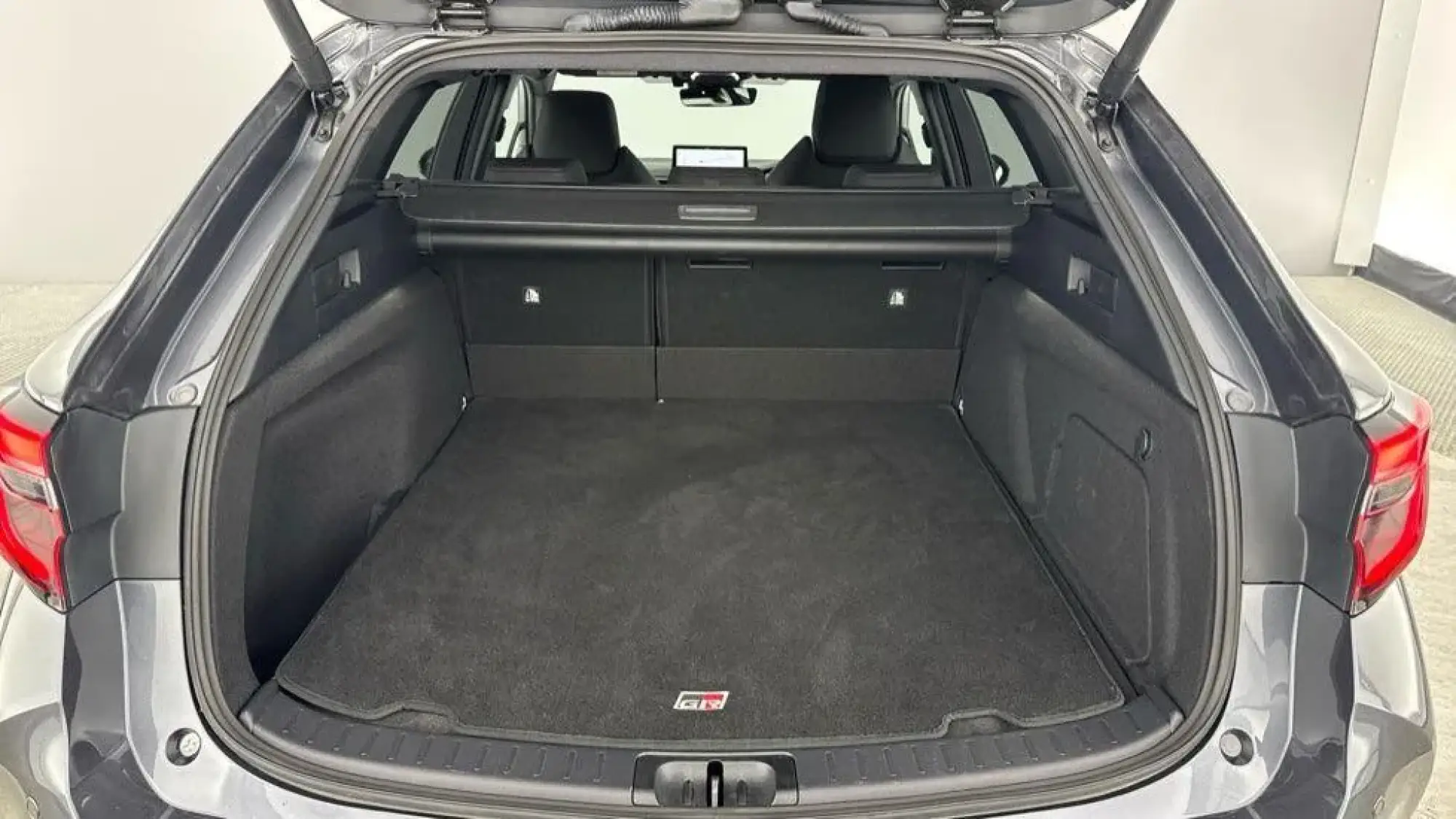 Toyota Corolla Touring Sports Image 9
