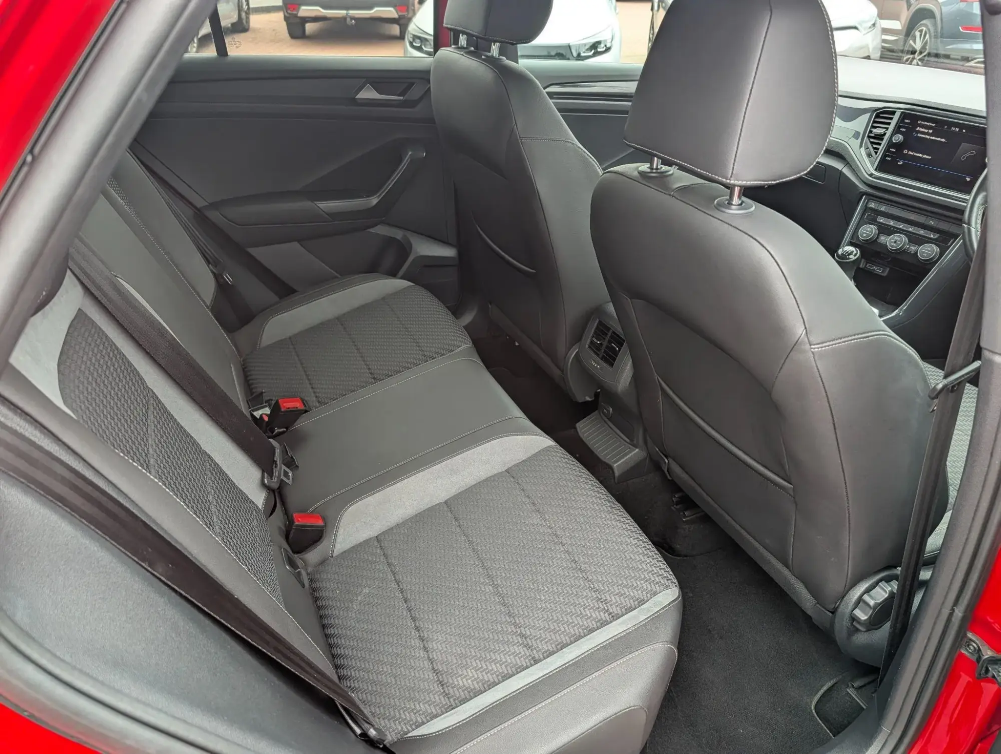 Volkswagen T-Roc Image 12 Volkswagen T-Roc Image 12