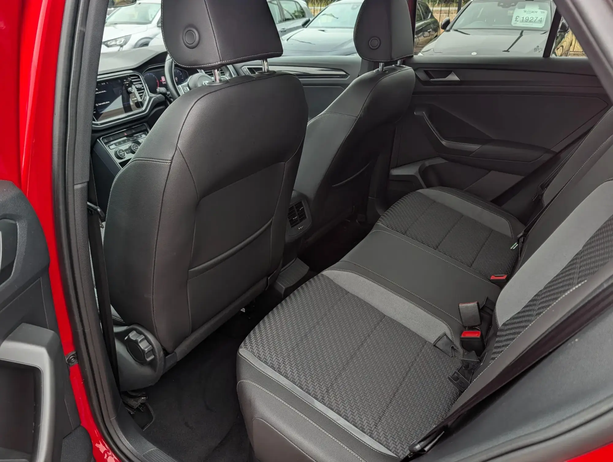 Volkswagen T-Roc Image 13 Volkswagen T-Roc Image 13