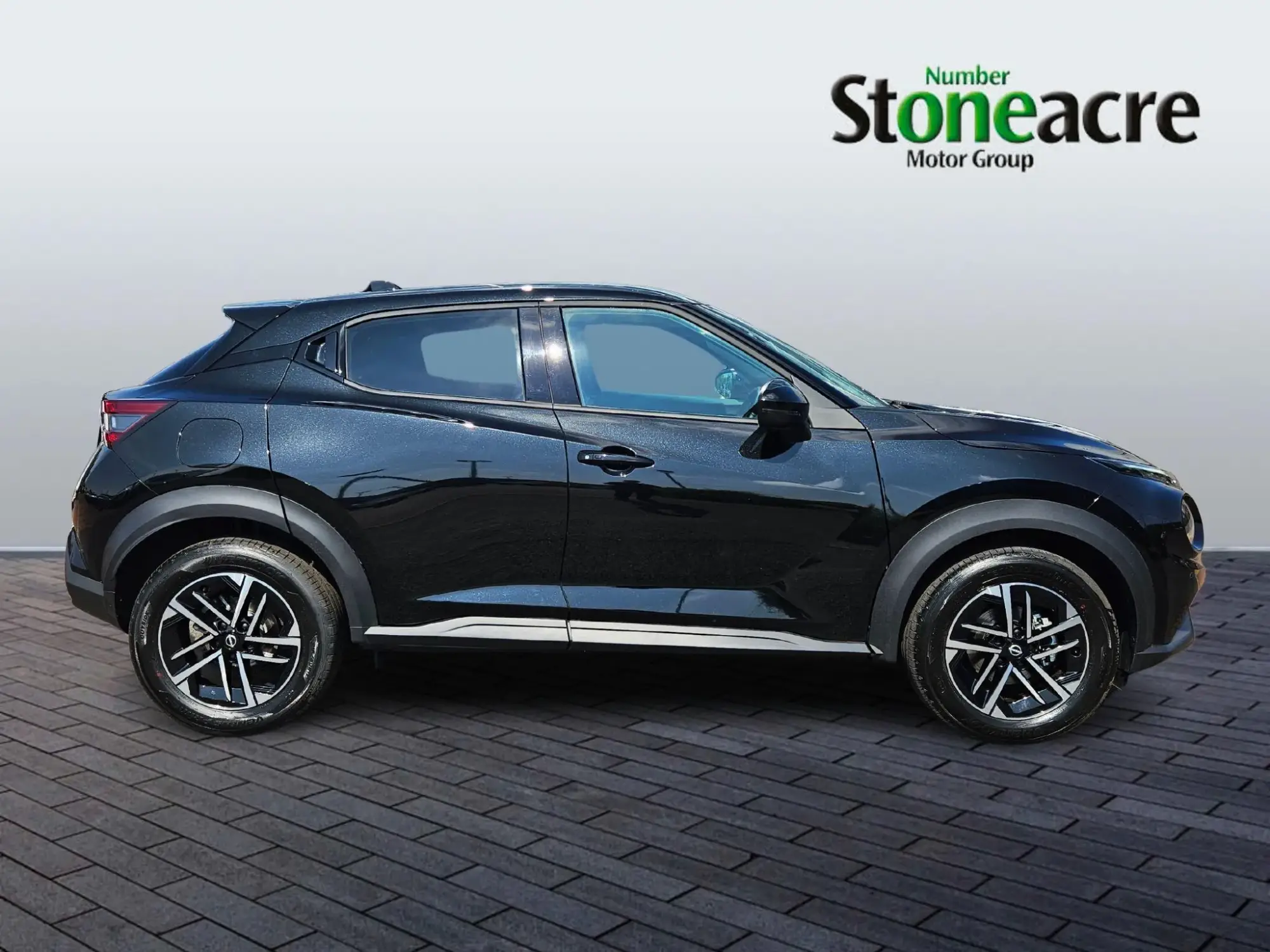 Nissan Juke 1.0 DIG-T N-Connecta Euro 6 (s/s) 5dr NC75GBF Image 2