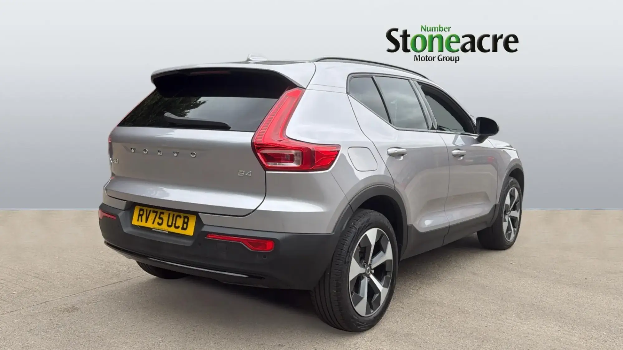 Volvo XC40 2.0 B4P Plus Dark 5dr Auto RV75UCB Image 2