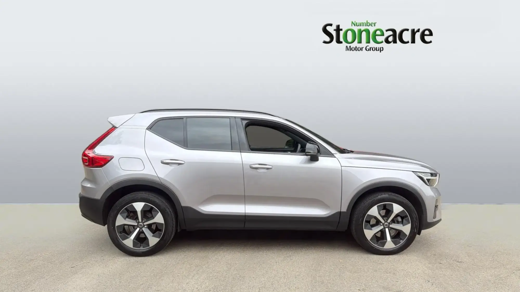 Volvo XC40 2.0 B4P Plus Dark 5dr Auto RV75UCB Image 3