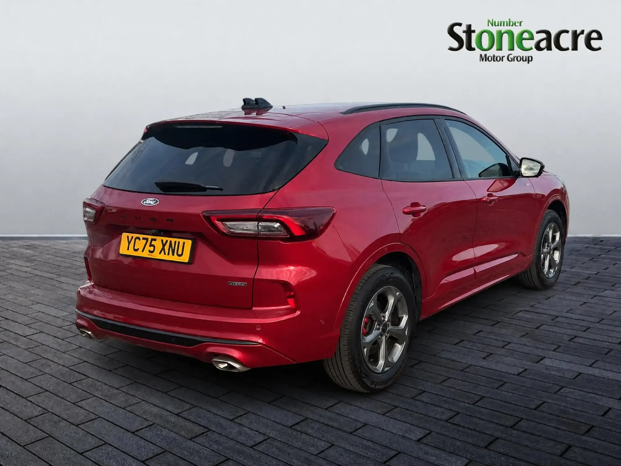 Ford Kuga 2.5 EcoBoost Duratec 14.4kWh ST-Line CVT Euro 6 (s/s) 5dr YC75XNU Image 3