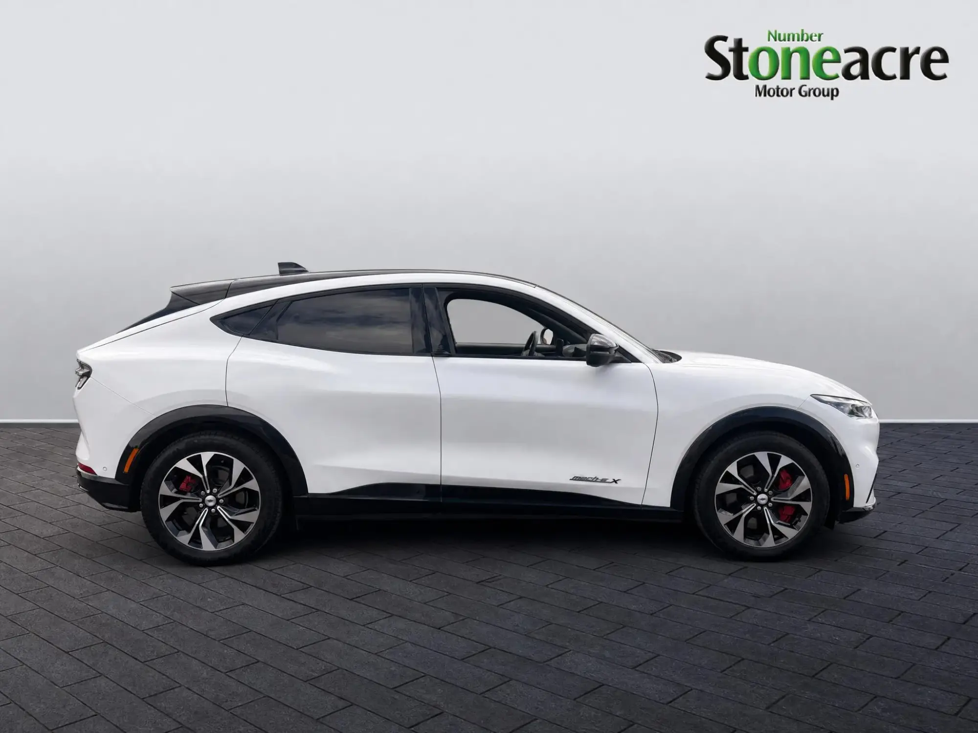 Ford Mustang Mach-E Extended Range 91kWh Premium 5dr FV24UNP Image 2