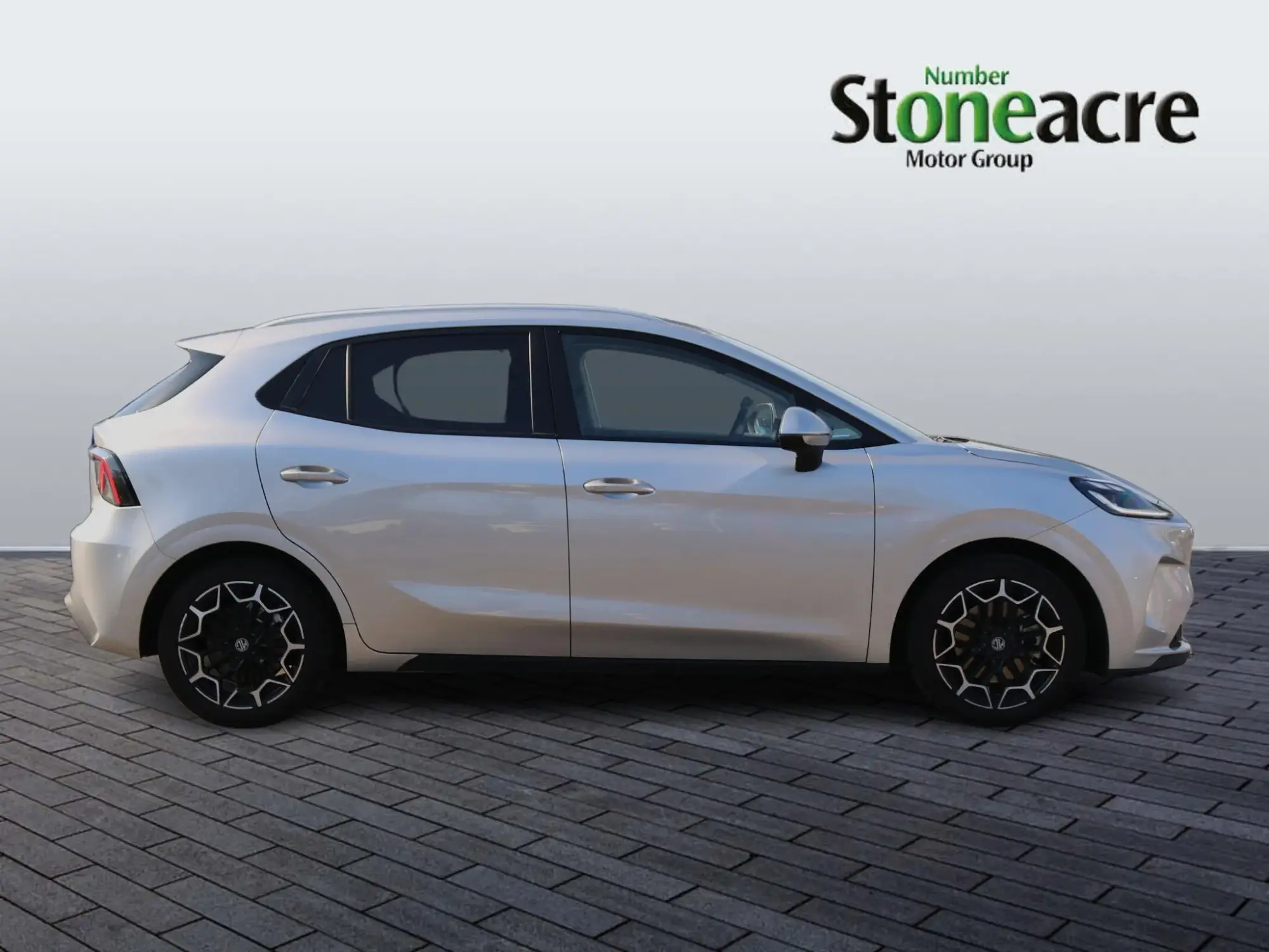 MG MG4 Urban 53.9kWh Premium Long Range Auto 5dr MP75AAZ Image 2