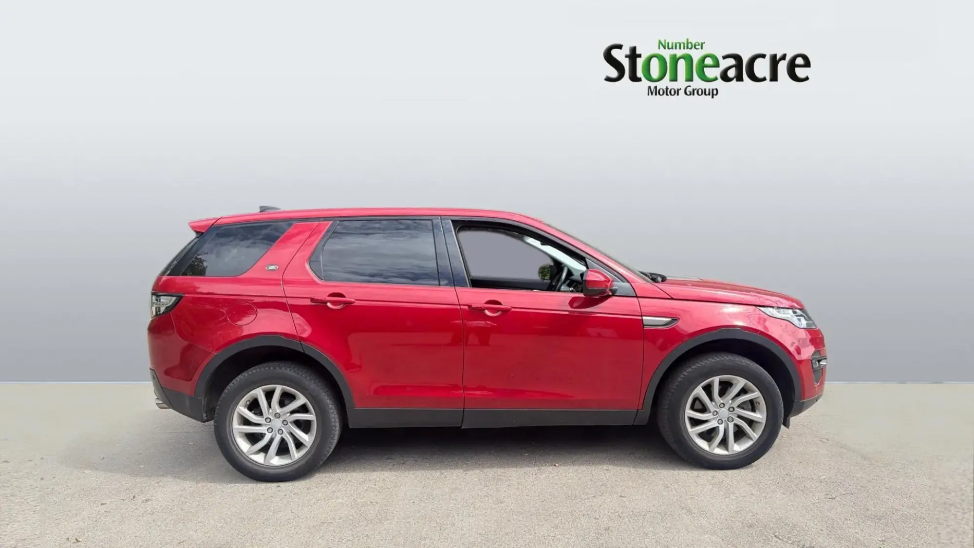 Land Rover Discovery Sport Image 3