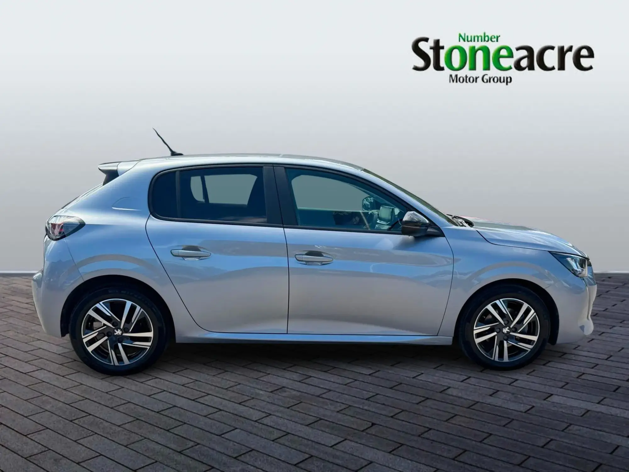 Peugeot 208 Image 2