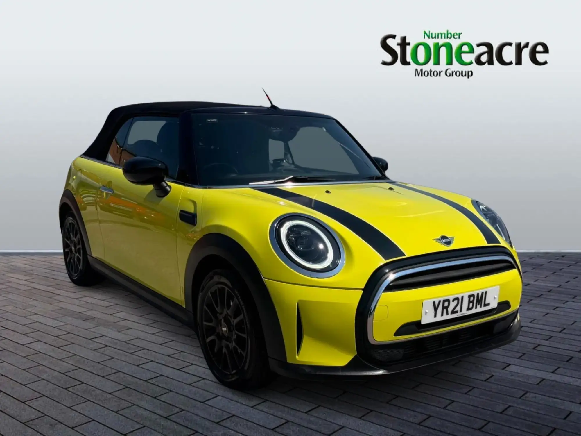 MINI Convertible Image 1