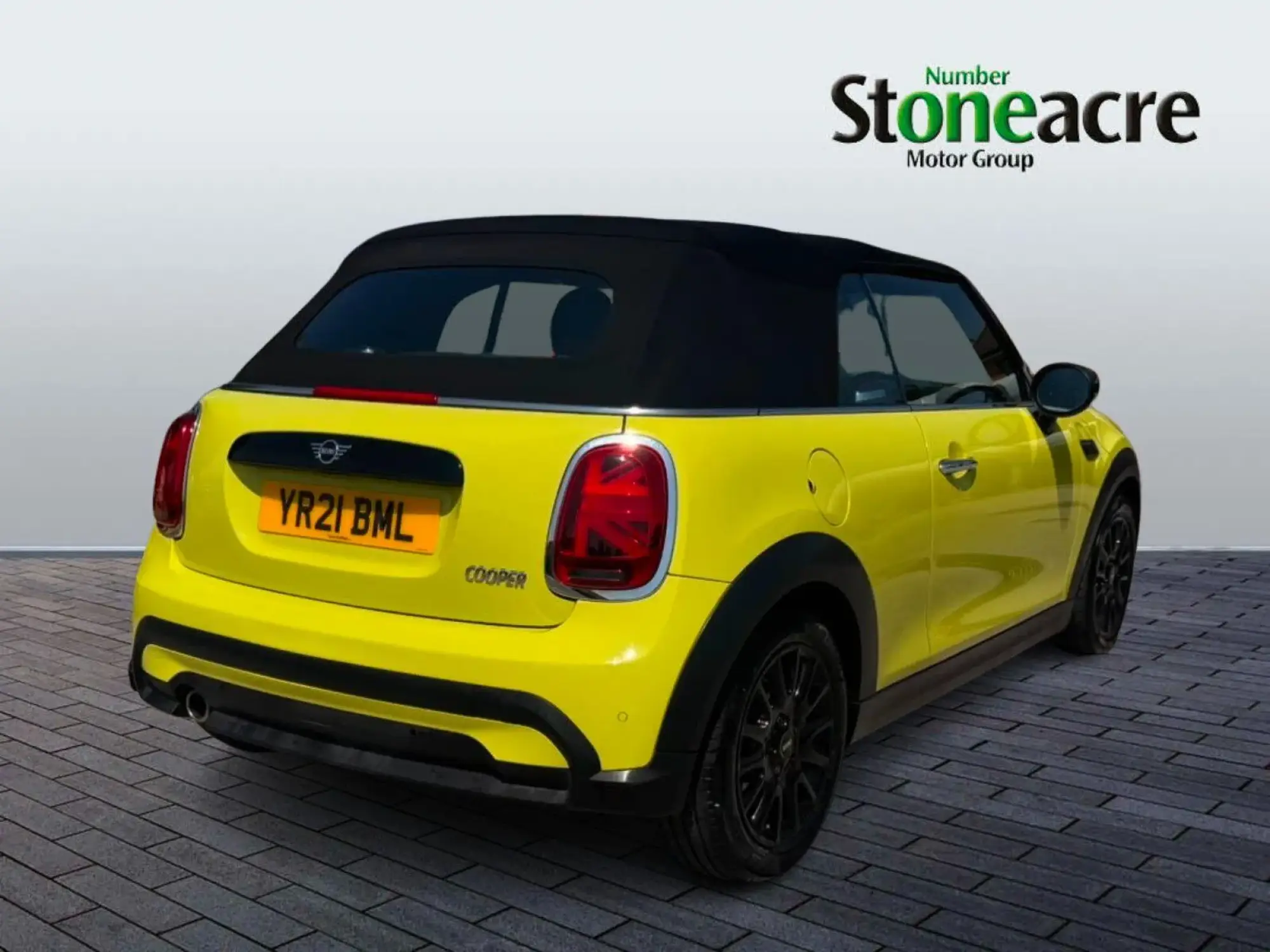 MINI Convertible Image 3