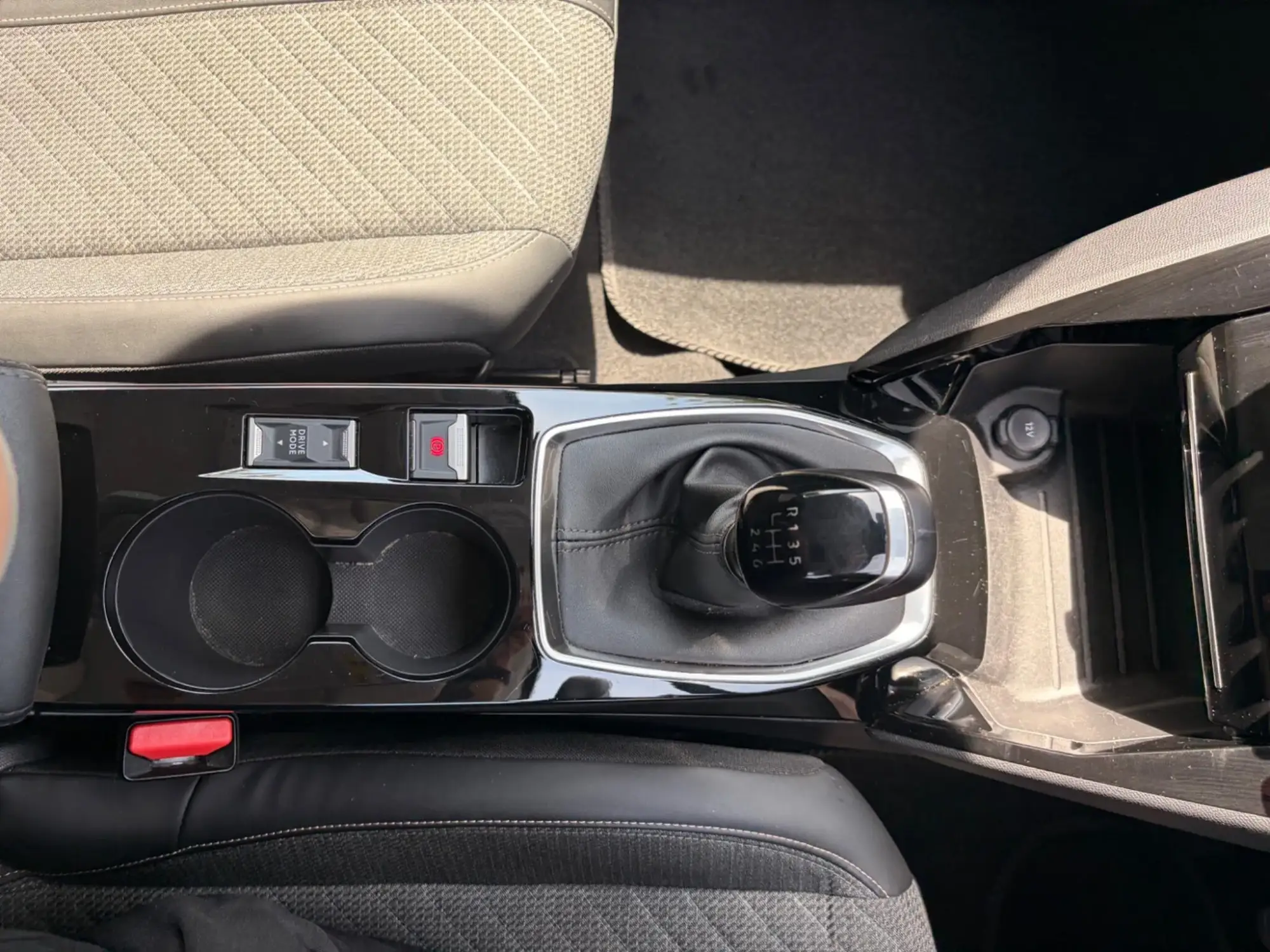 Peugeot 208 Image 10