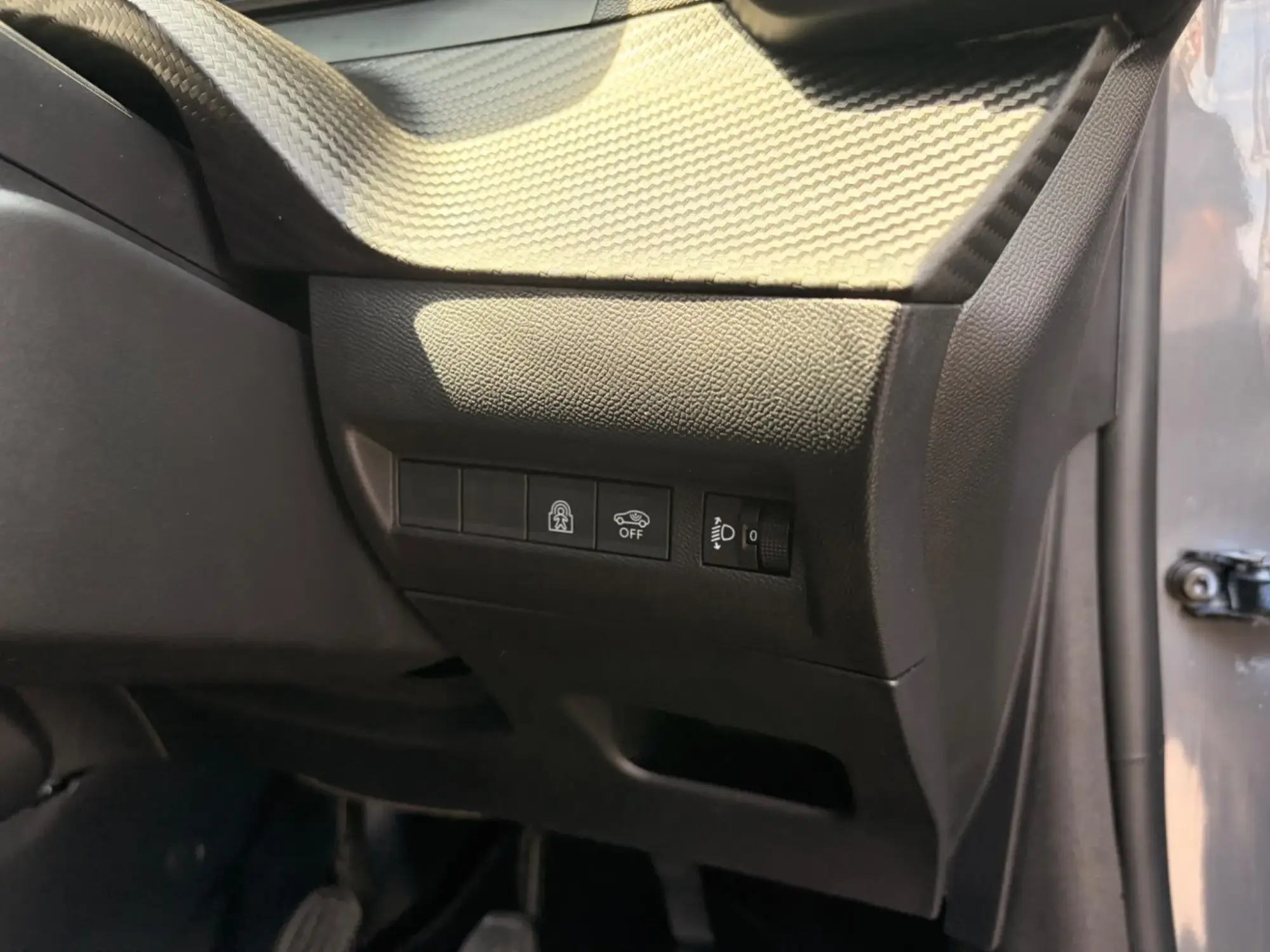 Peugeot 208 Image 15