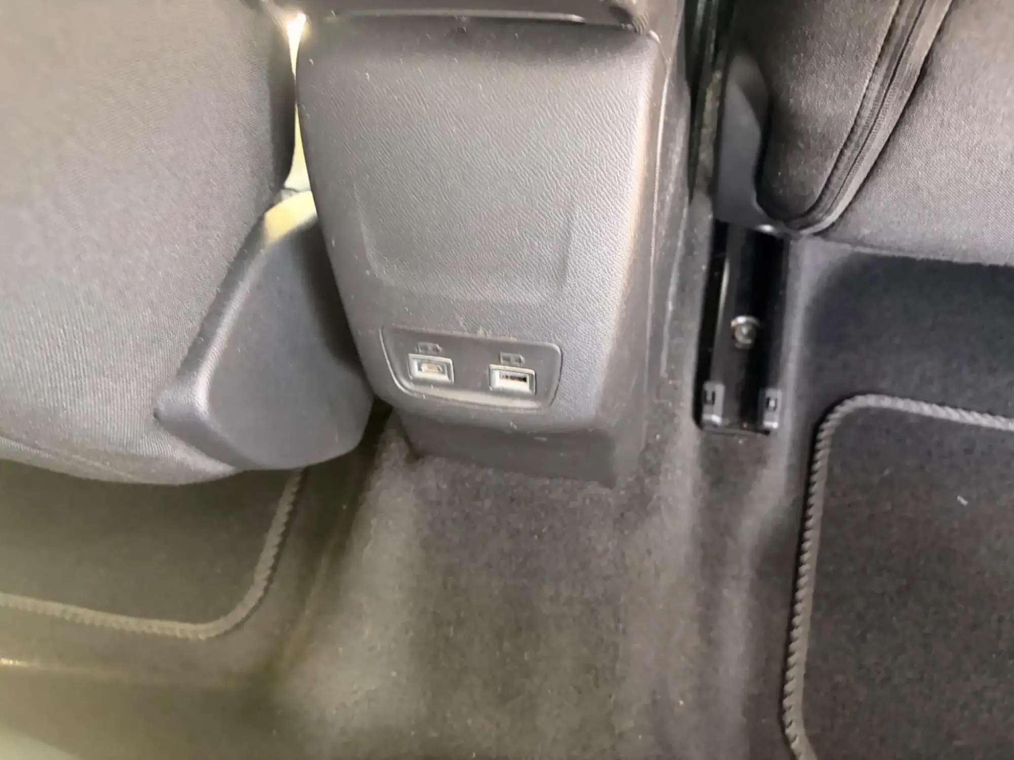 Peugeot 208 Image 16