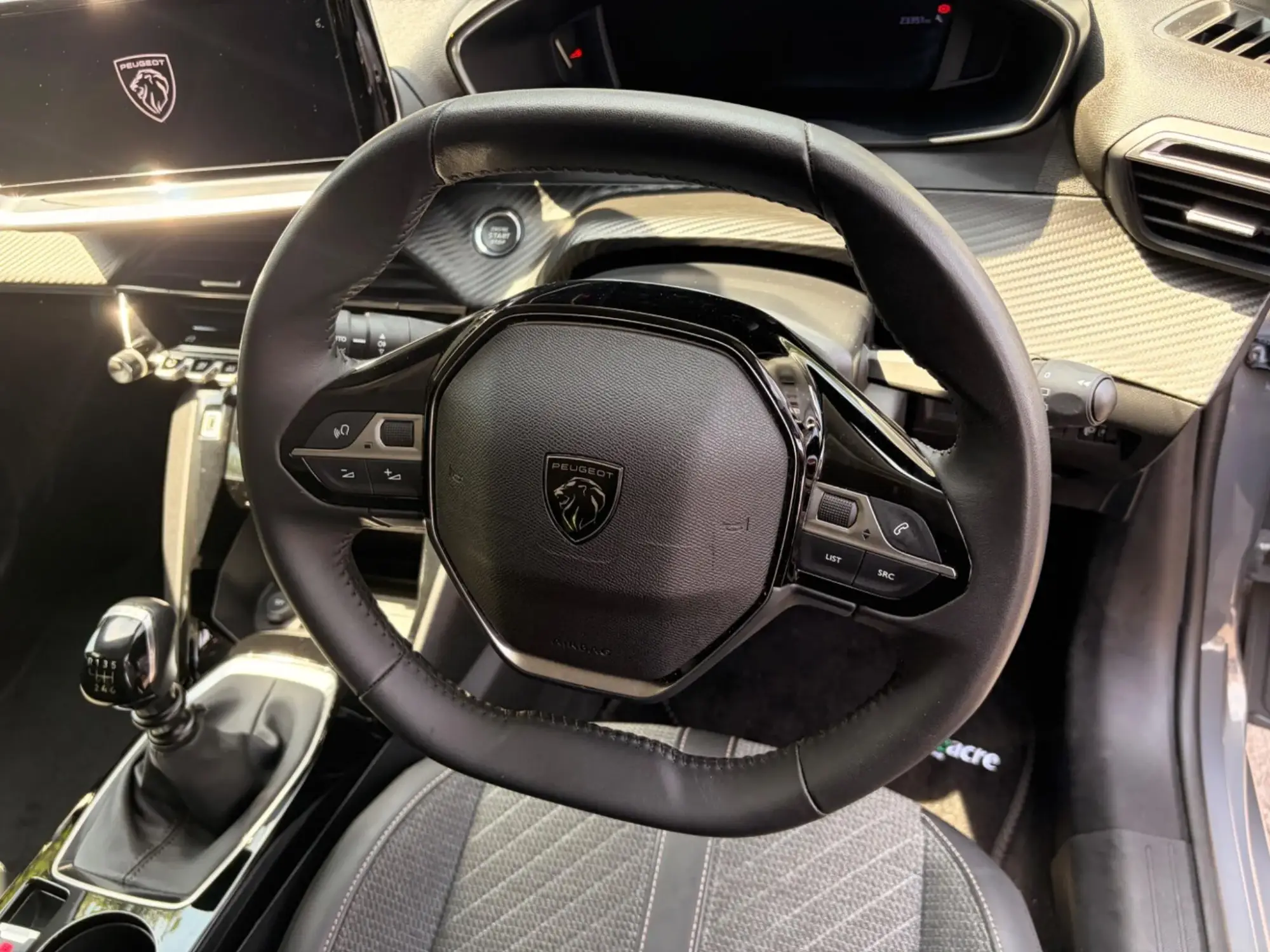 Peugeot 208 Image 31