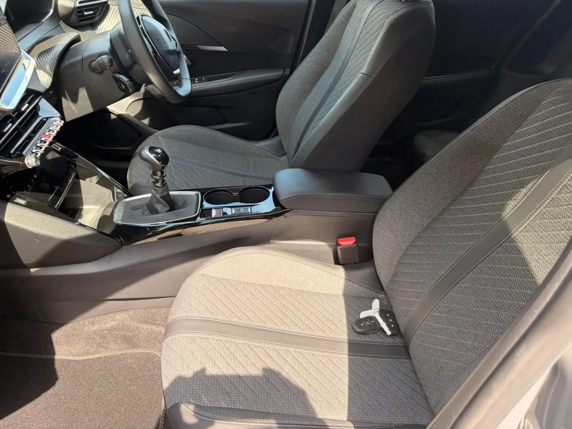 Peugeot 208 Image 35