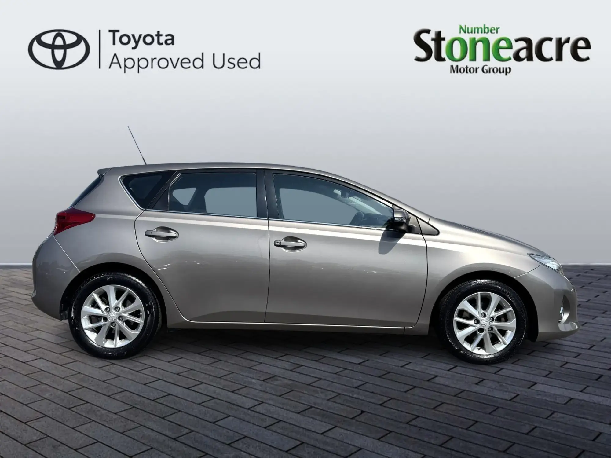 Toyota Auris Image 2